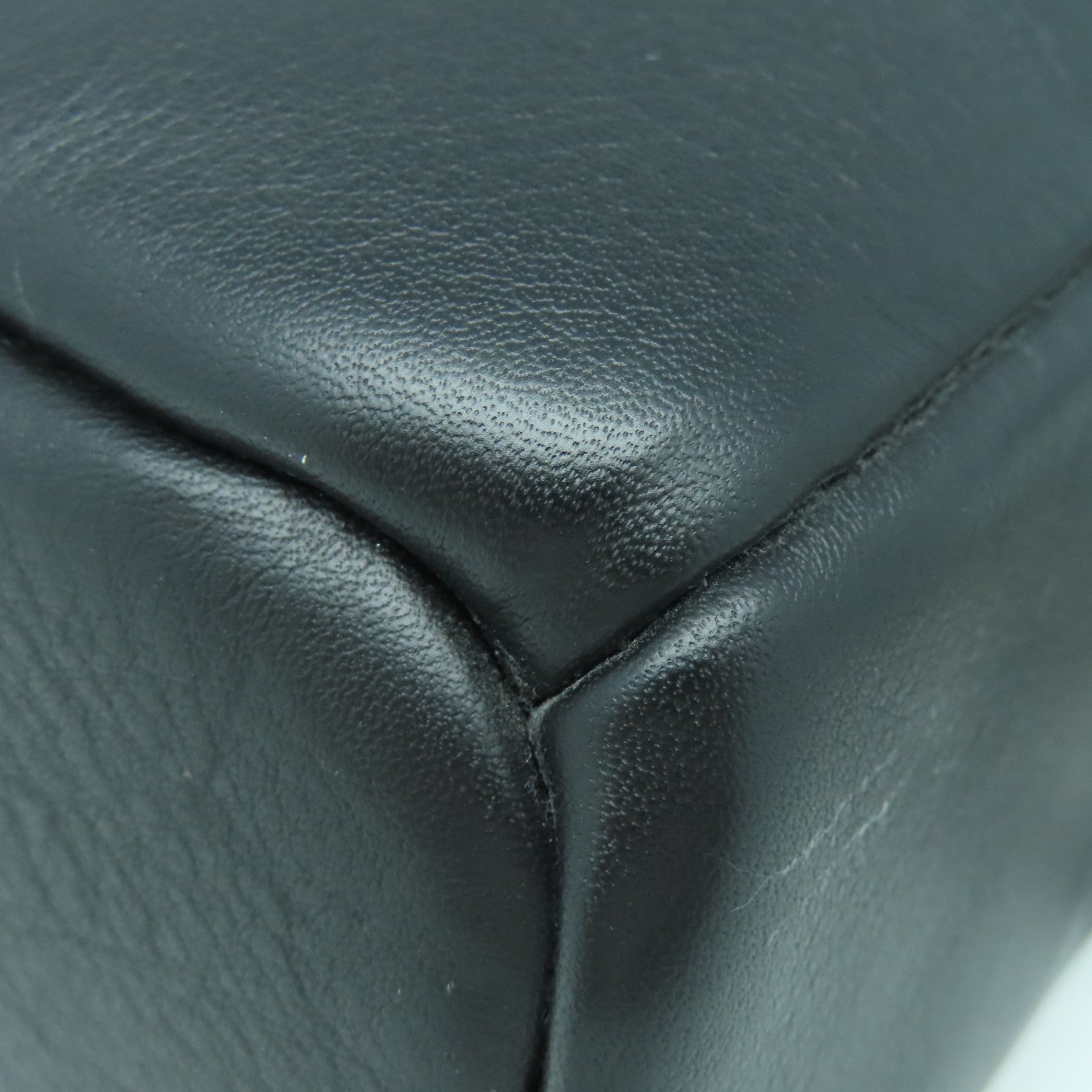 FENDI 【激減優惠】牛皮皮革Shoulder Bag金扣肩背袋黑色