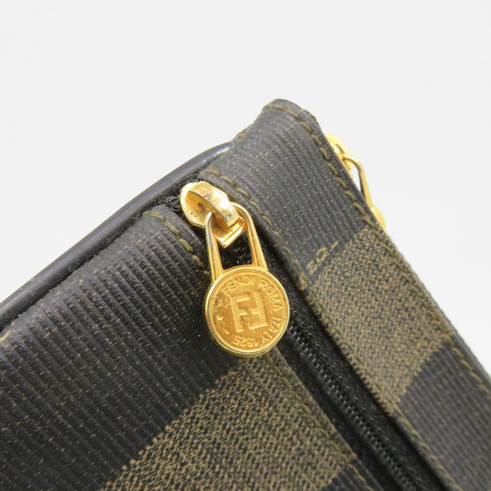 FENDI 涂层帆布Pouch手拿包啡色