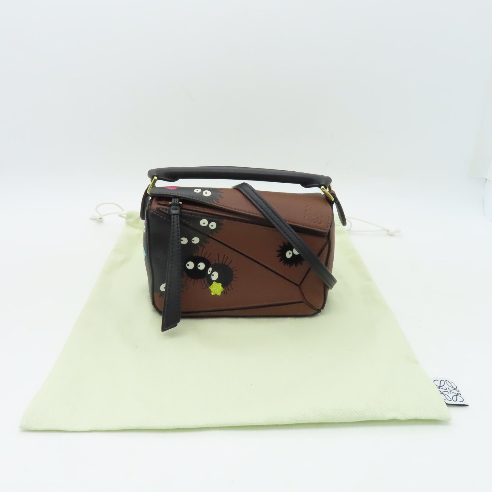 LOEWE 牛皮皮革Susuwatari Mini Puzzle Bag金扣手挽肩背兩用袋啡色/黑色