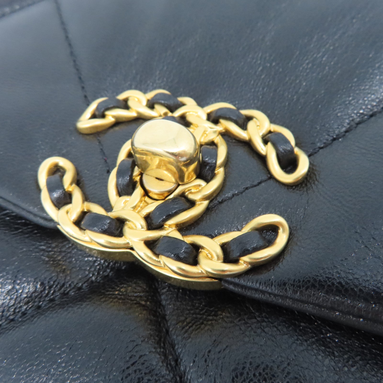 CHANEL 菱格牛皮皮革Chain Shoulder金銀扣鏈帶肩背袋黑色