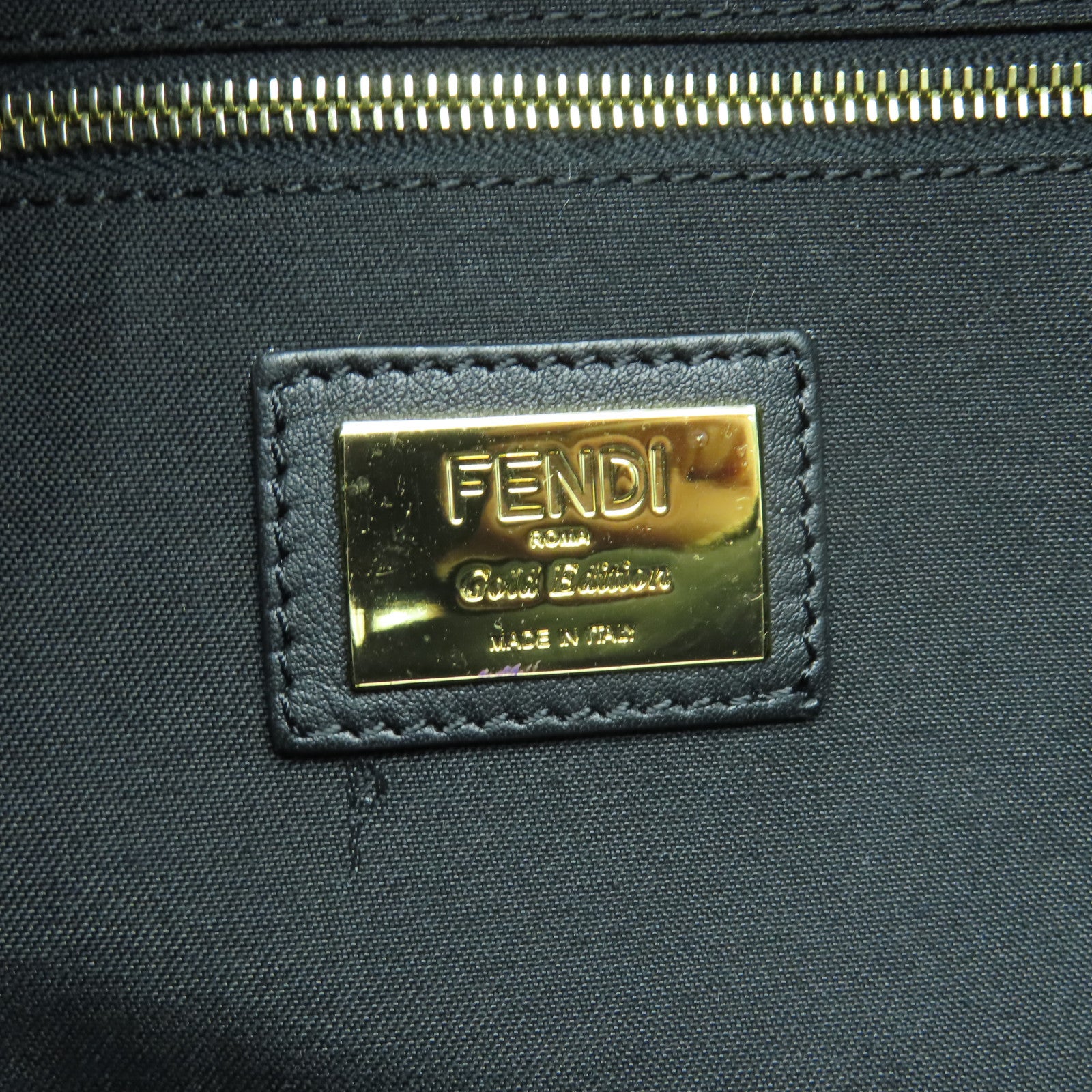 FENDI 【激減優惠】牛皮皮革Shoulder Bag金扣肩背袋黑色