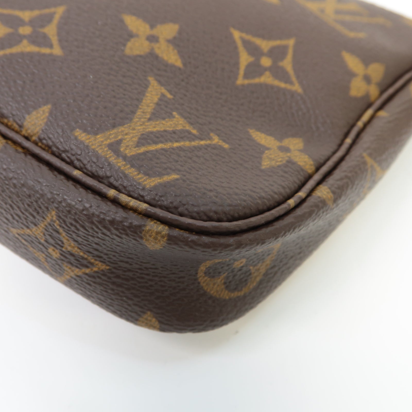 LOUIS VUITTON Monogram Pochette Accessories金扣手挽袋棕色
