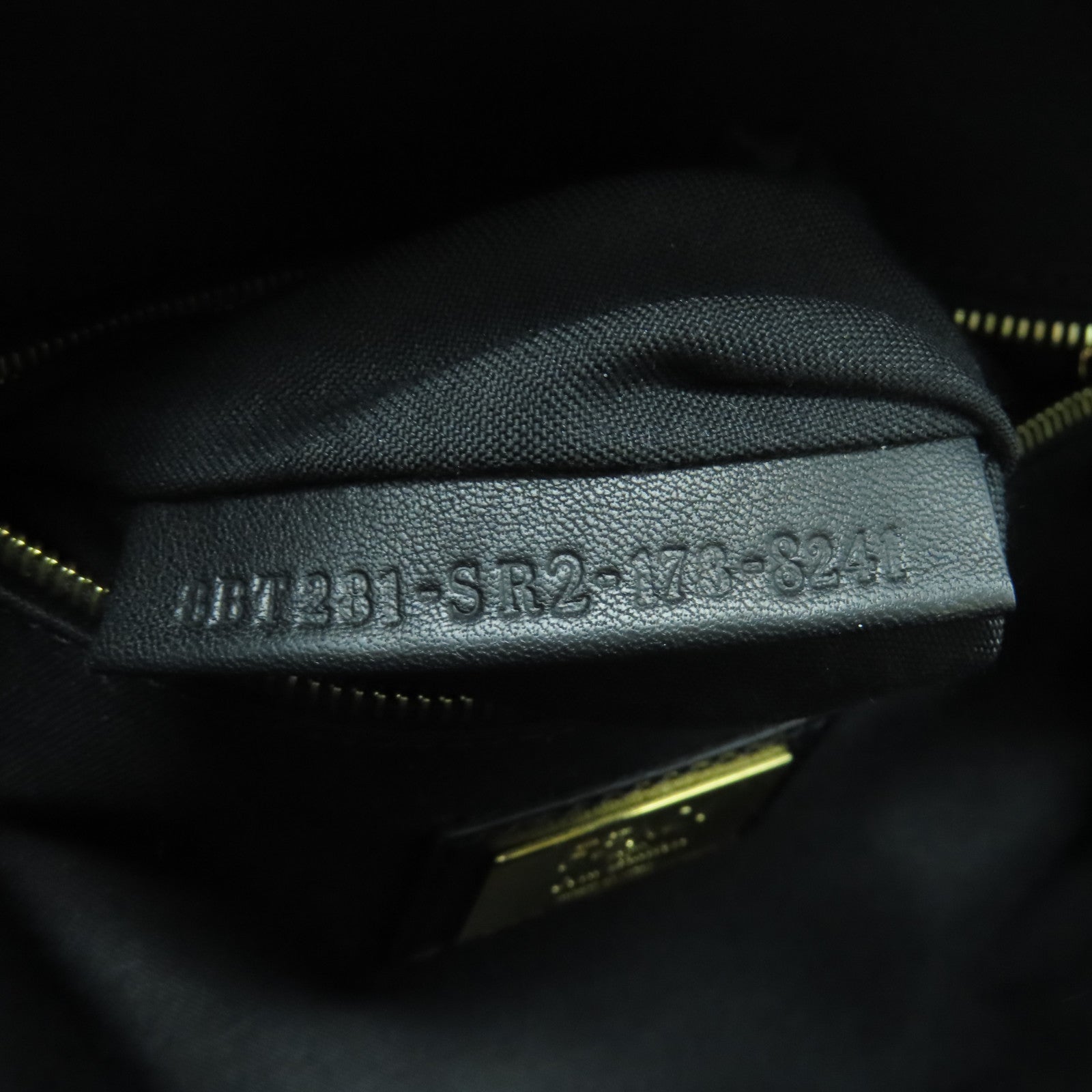 FENDI 【激減優惠】牛皮皮革Shoulder Bag金扣肩背袋黑色