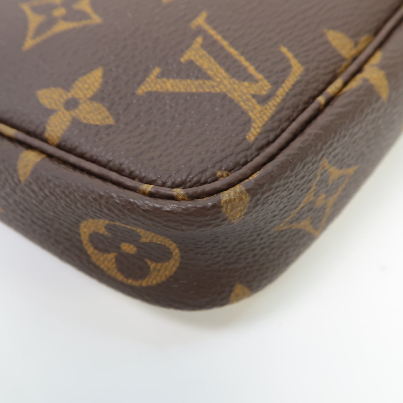 LOUIS VUITTON Monogram Pochette Accessories金扣手挽袋棕色