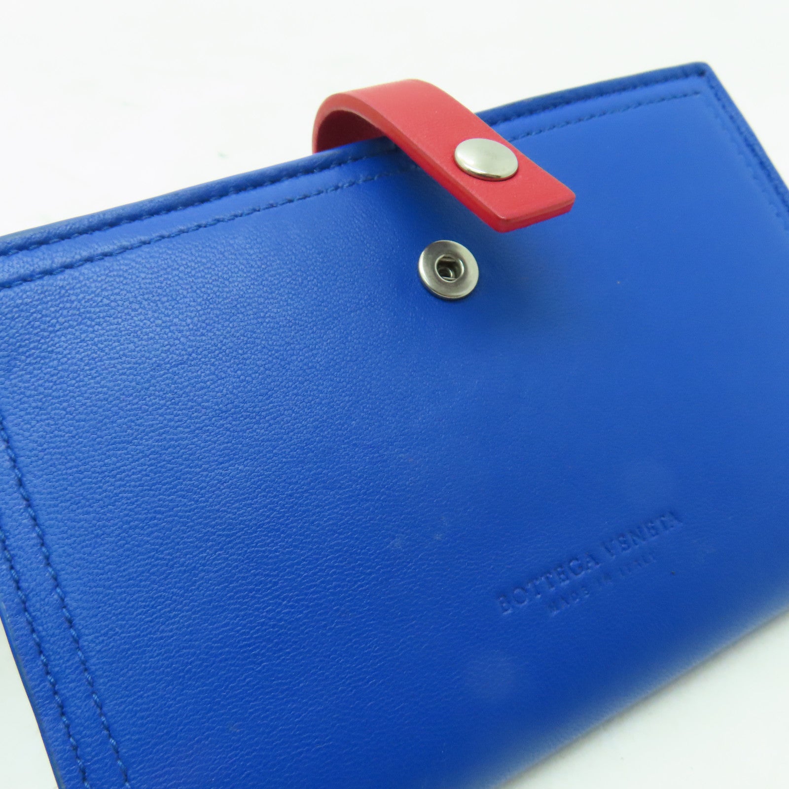 BOTTEGA VENETA 【激減優惠】羊皮皮革Passport Case銀扣護照套藍色/紅色