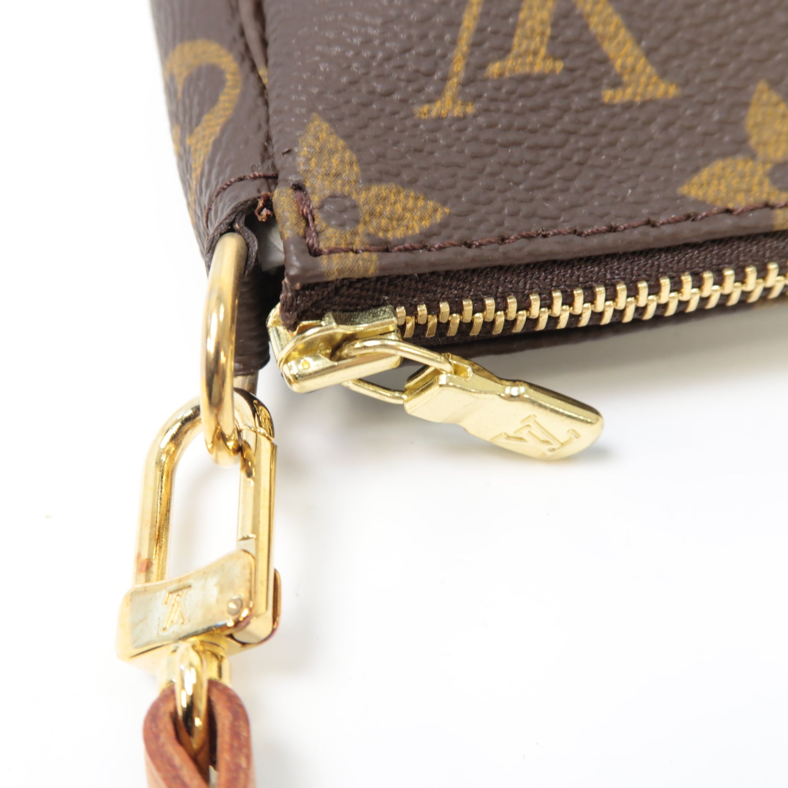 LOUIS VUITTON Monogram Pochette Accessories金扣手挽袋棕色