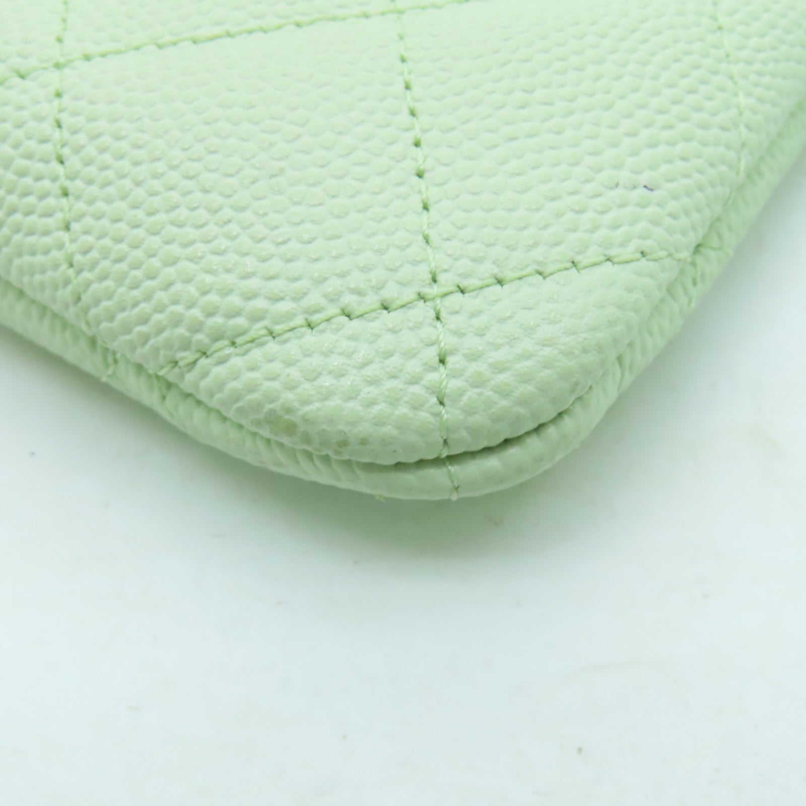 CHANEL 菱格Caviar皮革Mini Pouch金扣手拿包淺綠色