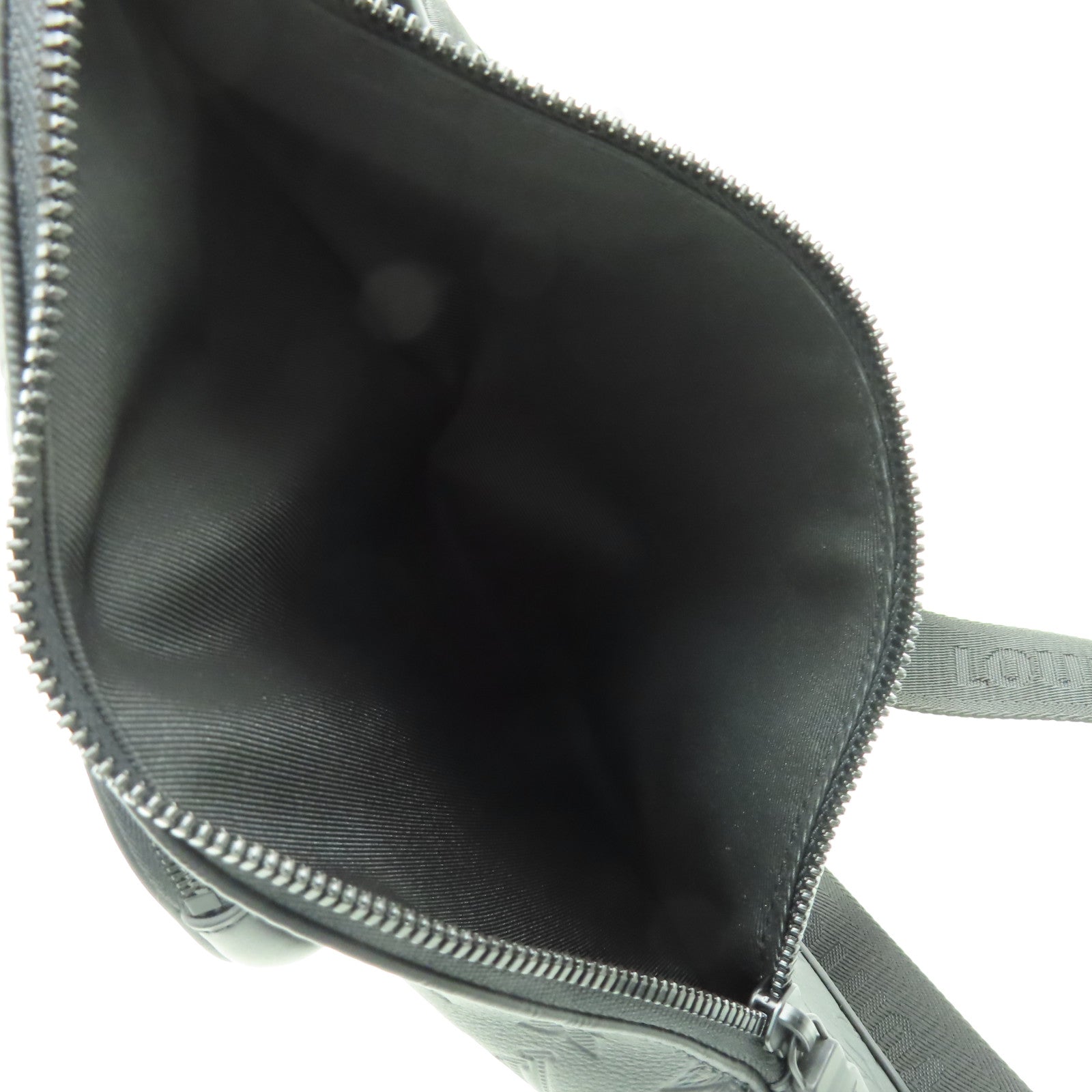 LOUIS VUITTON Monogram Shadow Duo Slingbag肩背袋黑色