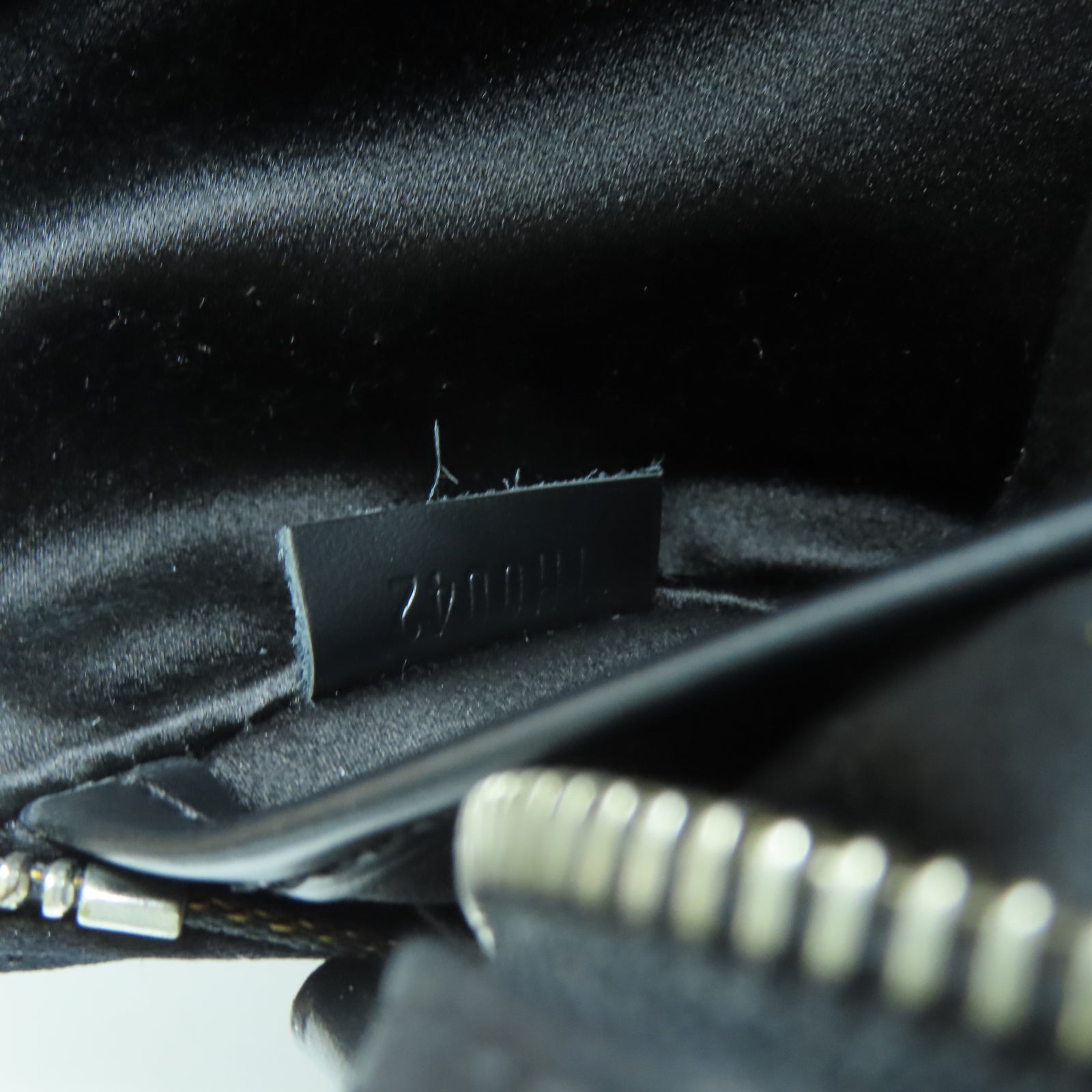 LOUIS VUITTON Monogram Mini Satin Comte De Fees Pouch銀扣肩背袋黑色