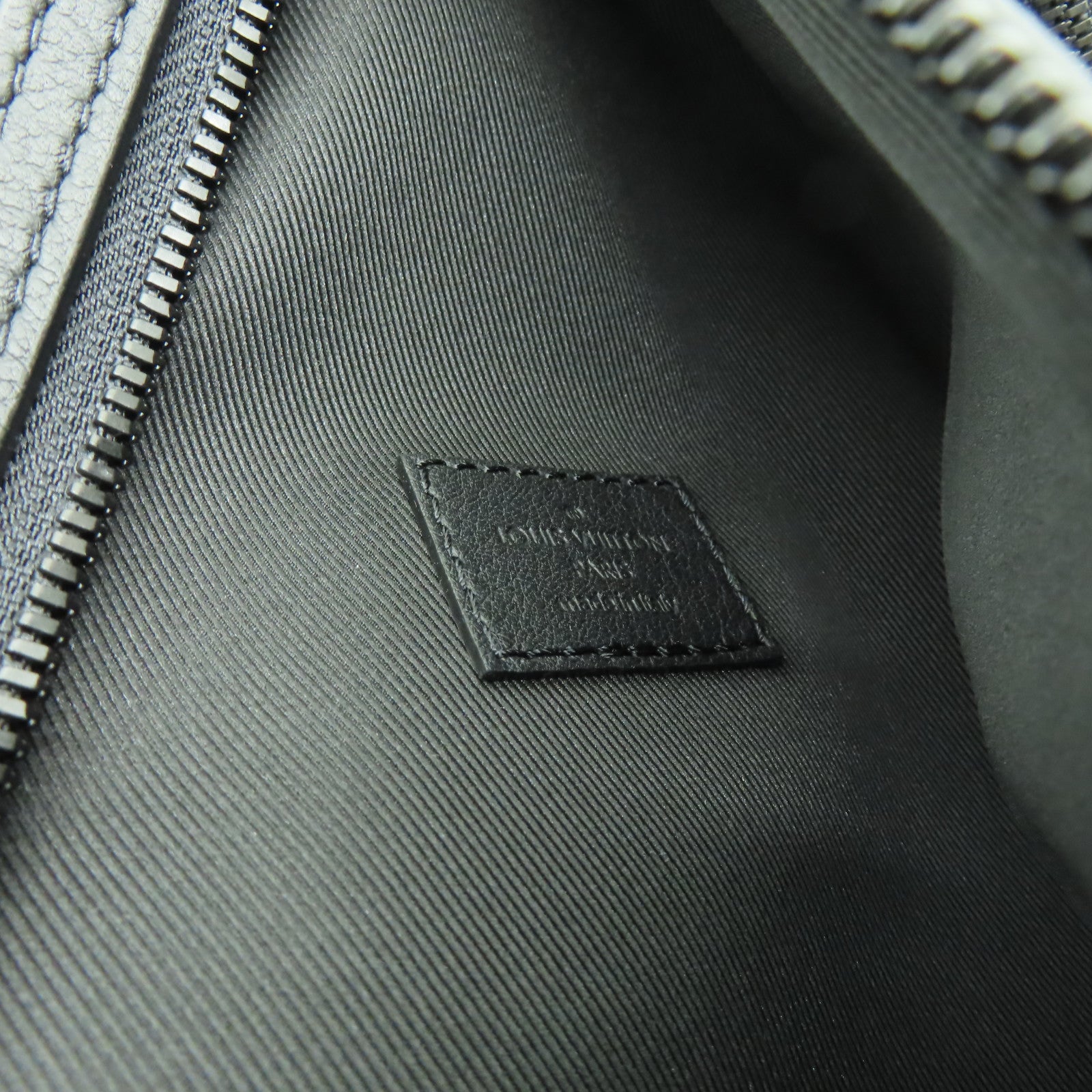 LOUIS VUITTON Monogram Shadow Duo Slingbag肩背袋黑色