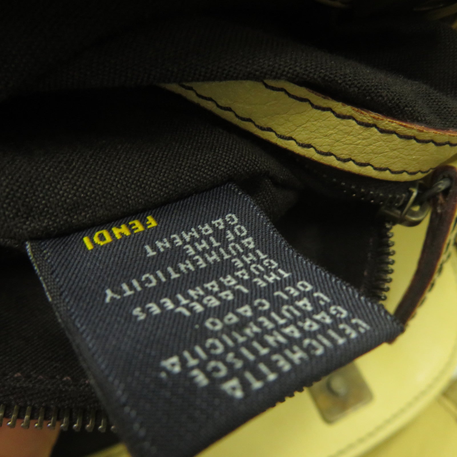 FENDI 牛皮皮革Borsa Doctor銀扣手挽袋淺黃色
