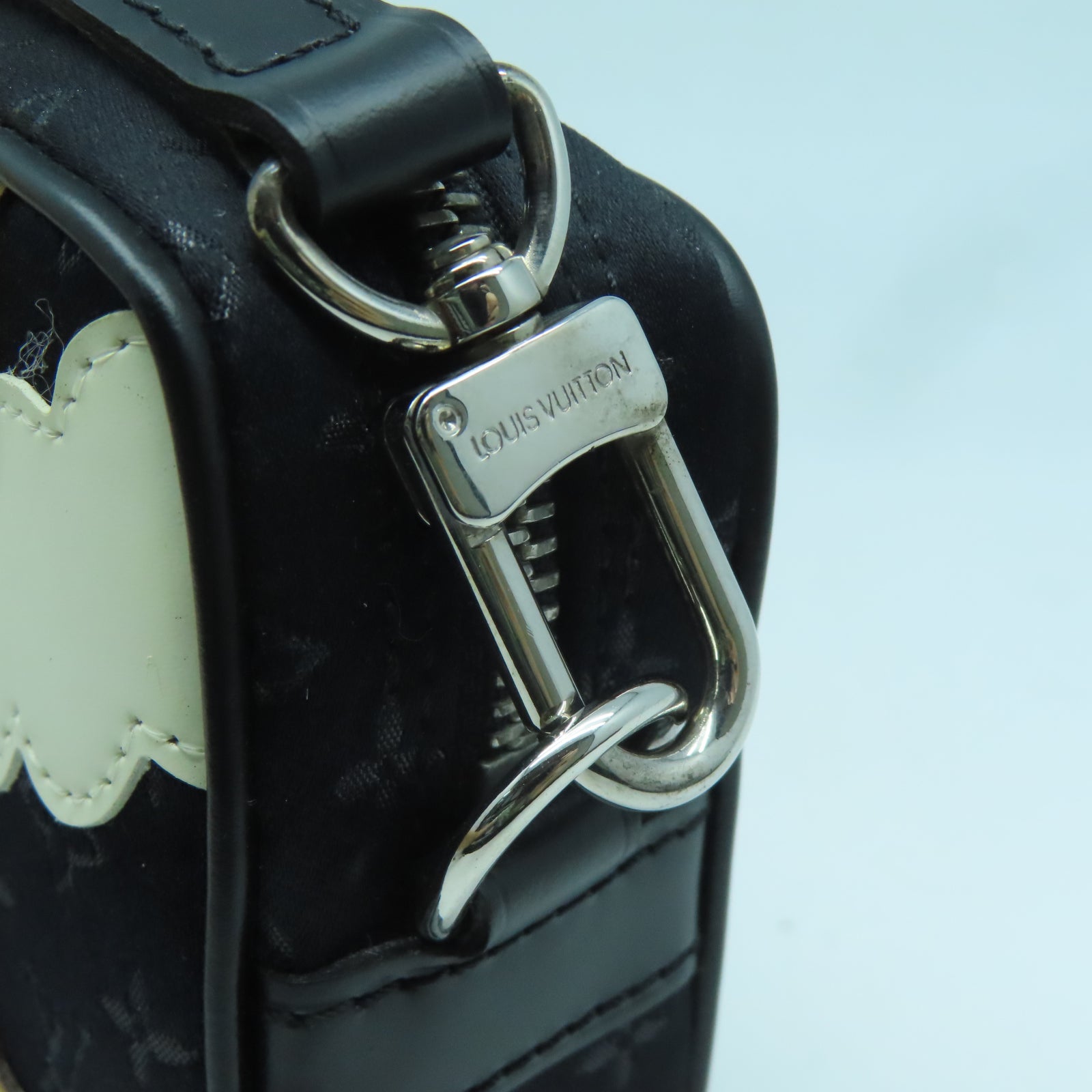 LOUIS VUITTON Monogram Mini Satin Comte De Fees Pouch銀扣肩背袋黑色