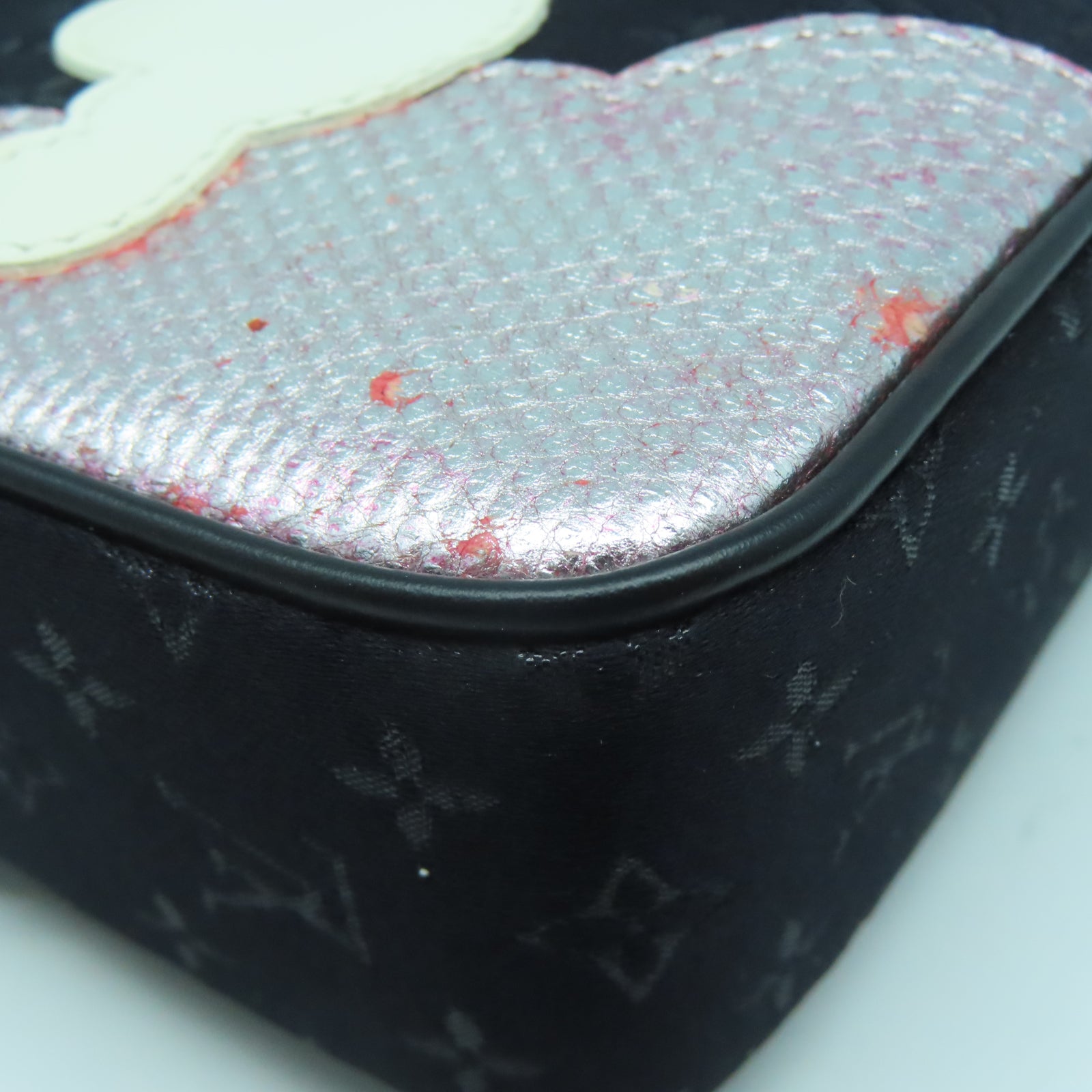 LOUIS VUITTON Monogram Mini Satin Comte De Fees Pouch銀扣肩背袋黑色