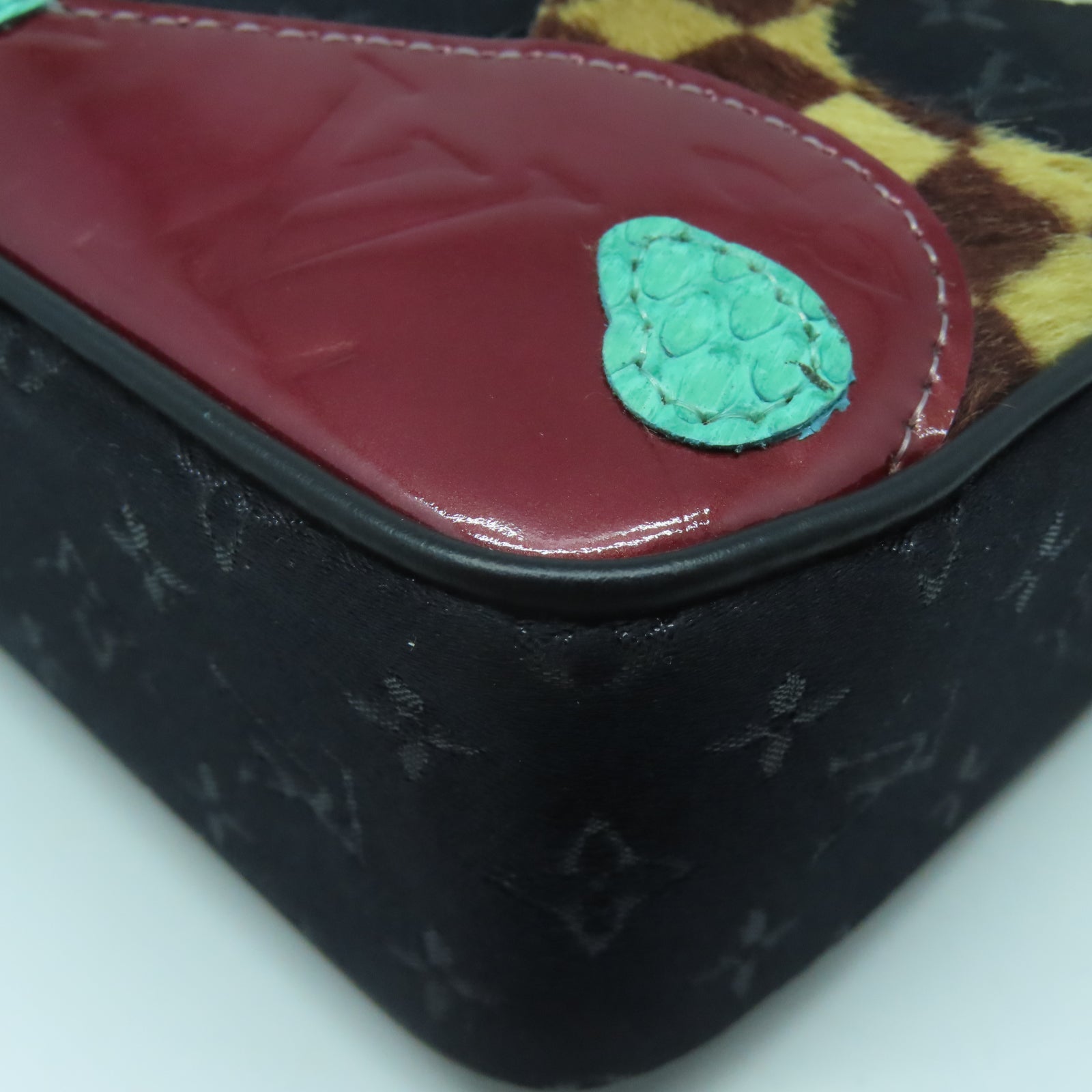 LOUIS VUITTON Monogram Mini Satin Comte De Fees Pouch銀扣肩背袋黑色