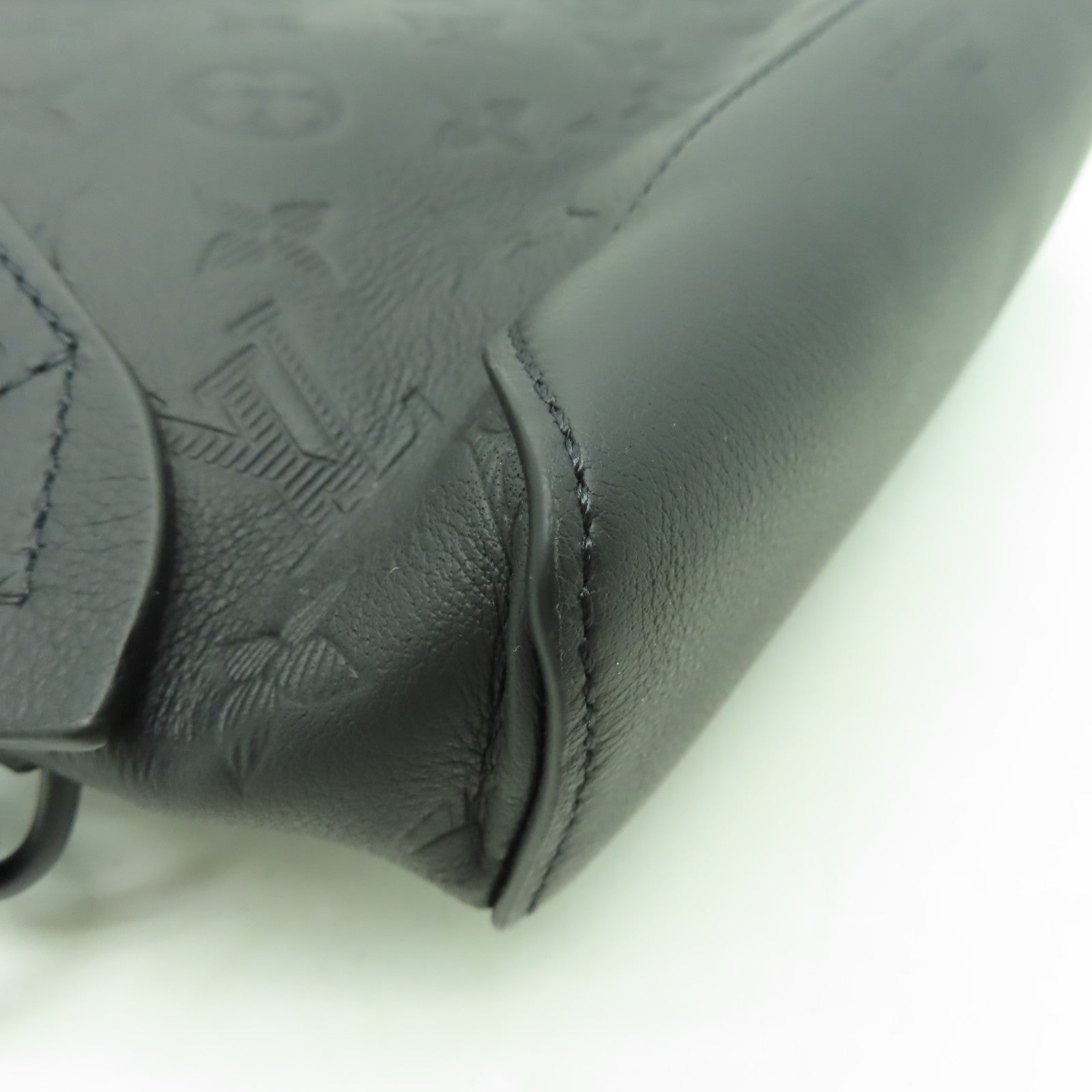 LOUIS VUITTON Monogram Shadow Duo Slingbag肩背袋黑色