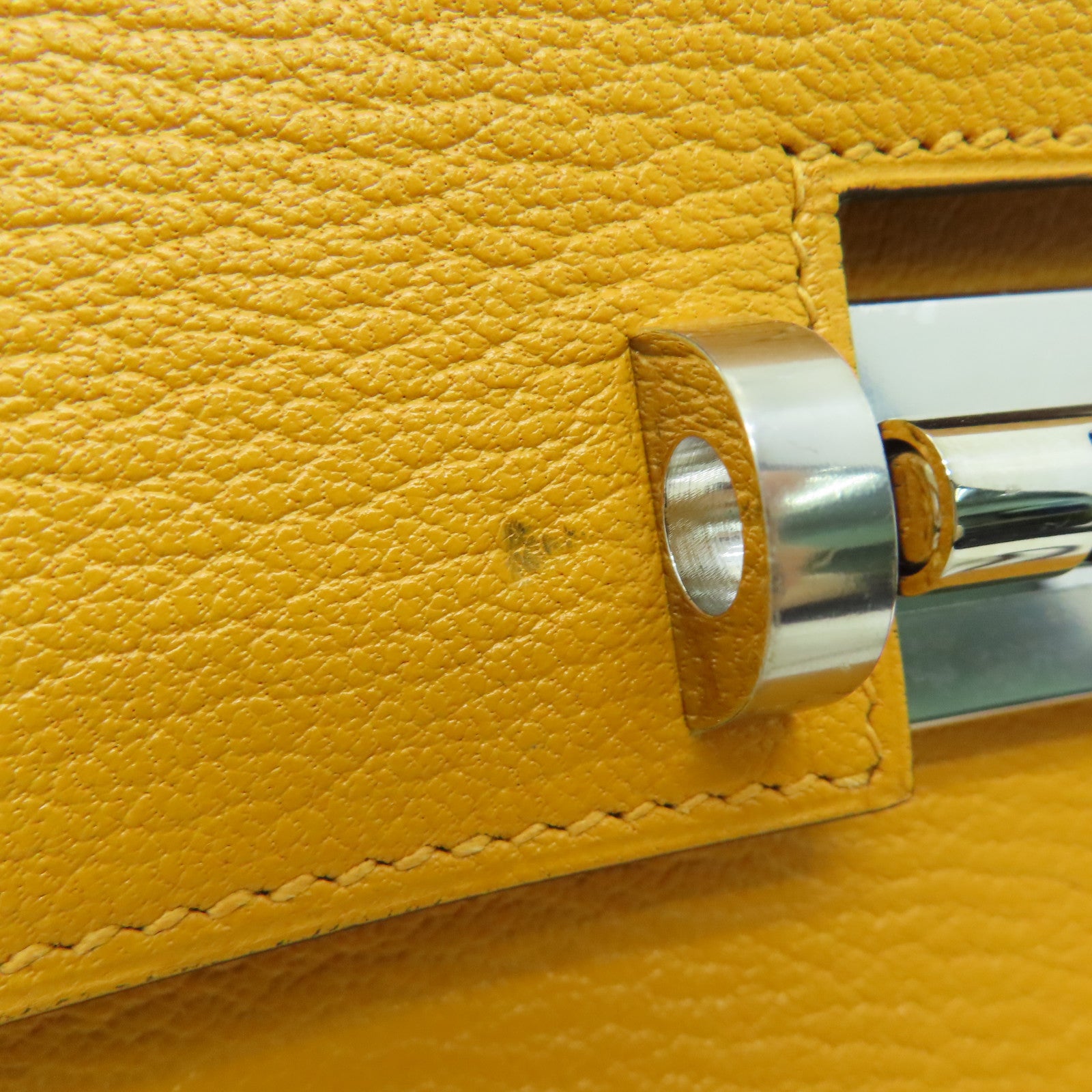 HERMES [Sharp Discount] Mysore Leather Verrou Clutch Silver Buckle Clutch Yellow/Moutarde