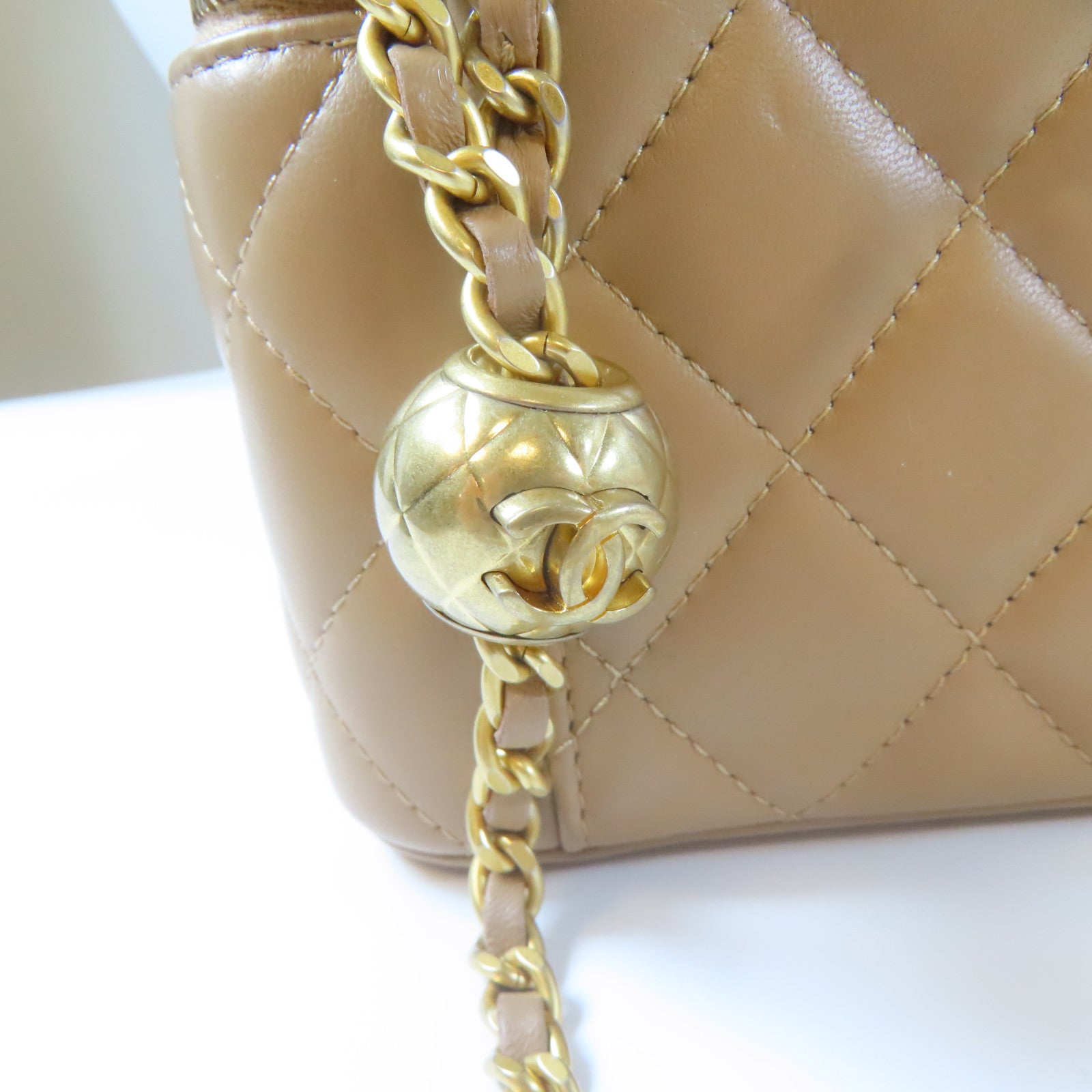 CHANEL 菱格羊皮皮革Gold Ball Small Vanity Case金扣鏈帶肩背袋褐色