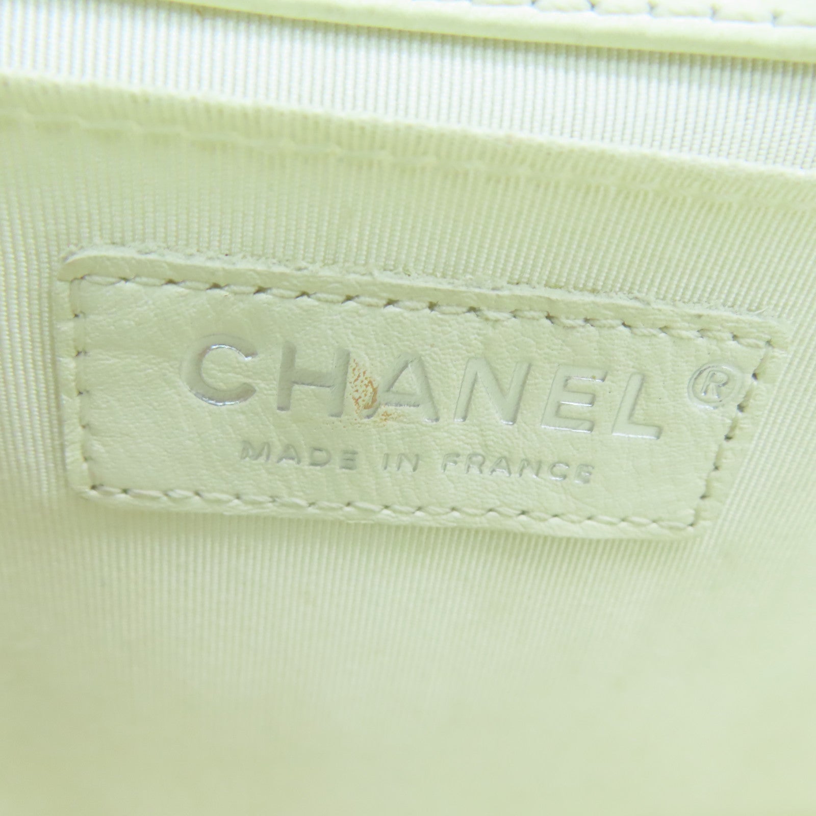 CHANEL 菱格牛皮皮革Boy 25cm银扣肩背袋黑色/白色