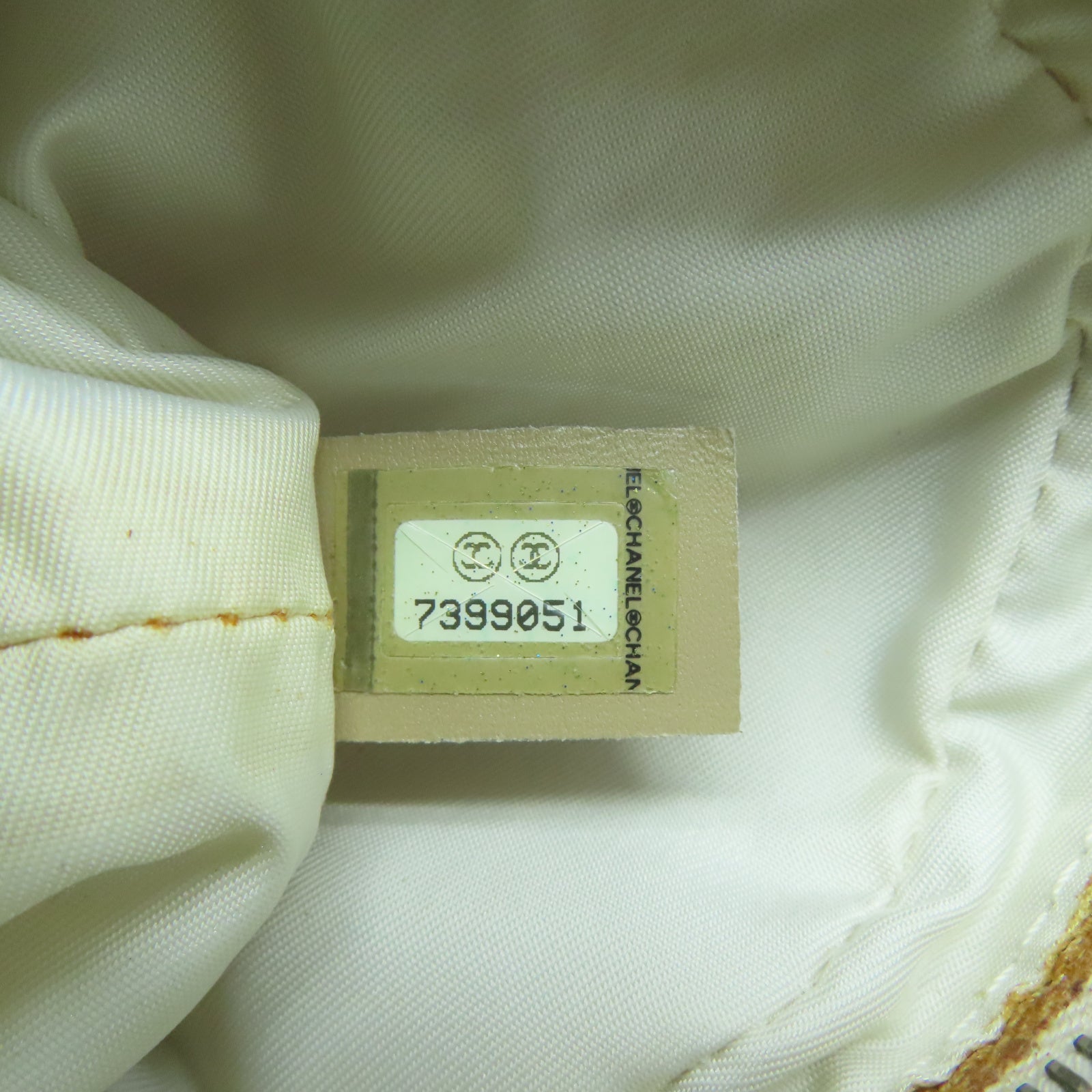 CHANEL 尼龍New Travel Line銀扣手拿包米色