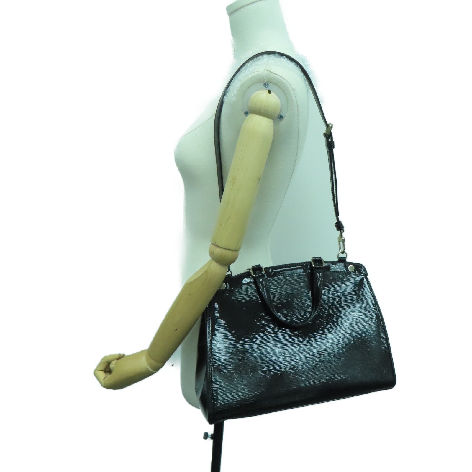 LOUIS VUITTON Epi Shiny Brea MM Silver Buckle Handle Shoulder Backpack Black
