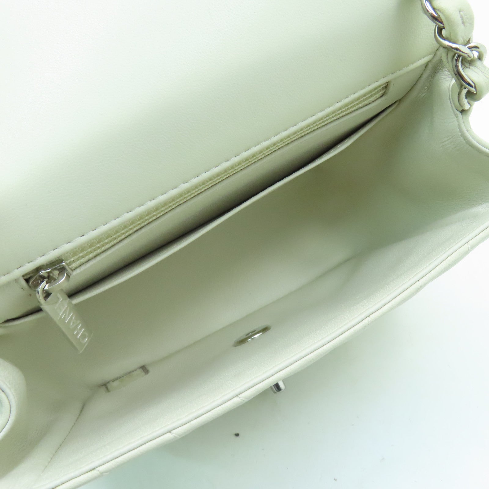 CHANEL 【激減優惠】斜紋羊皮皮革Shoulder Bag銀扣鏈帶肩背袋白色