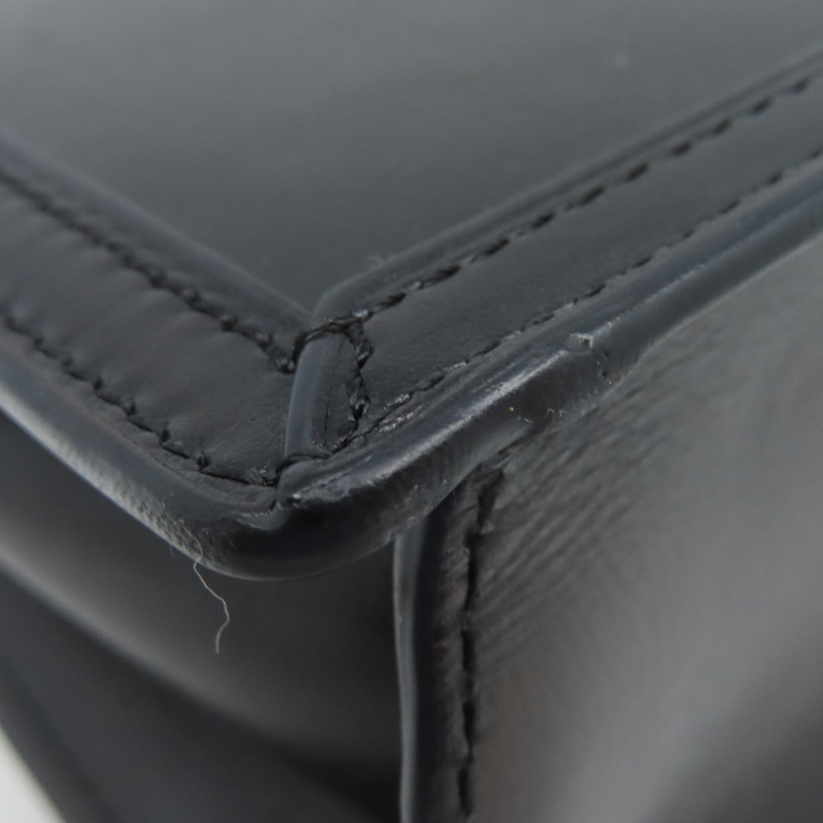 LOEWE 牛皮皮革Barcelona Small金扣肩背袋黑色