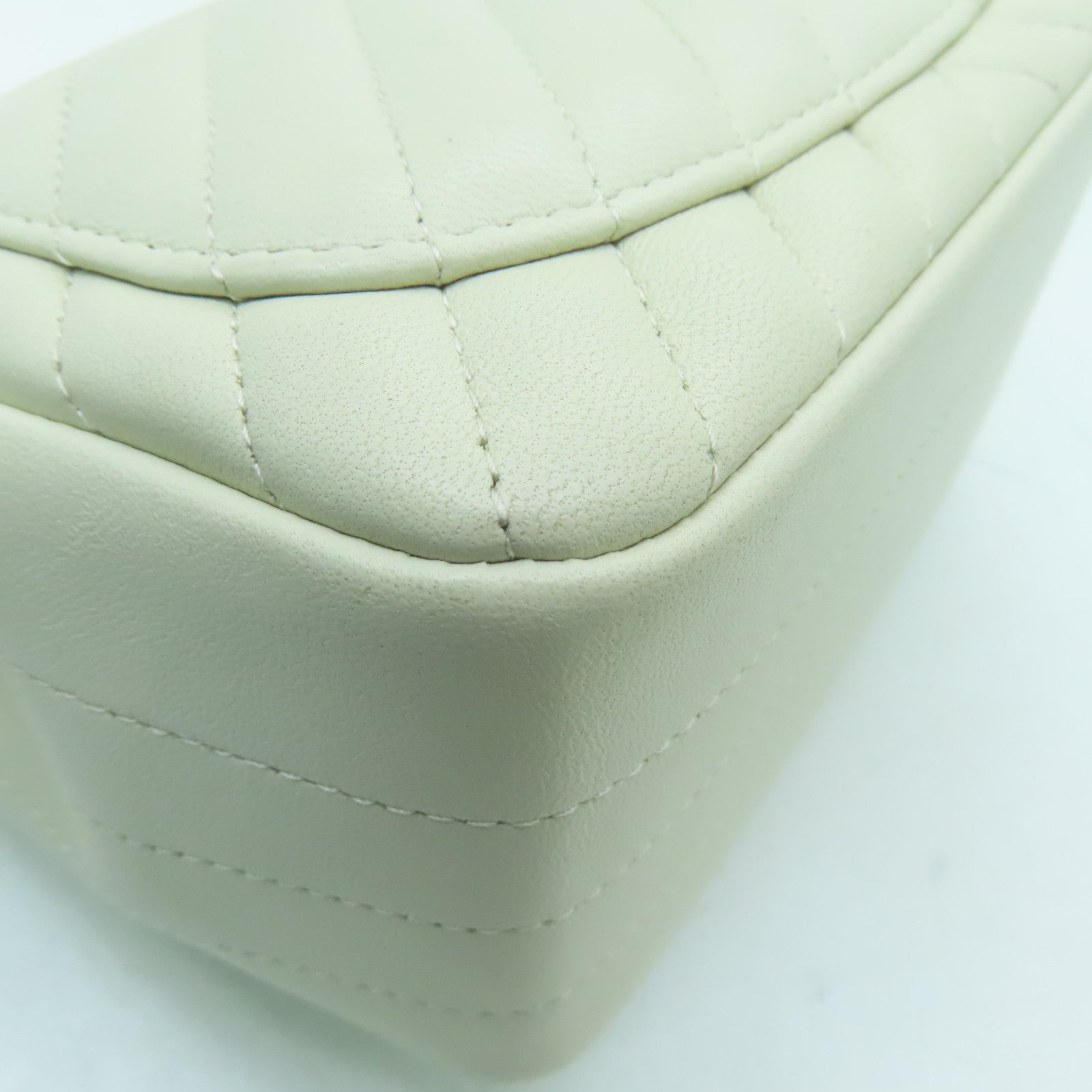 CHANEL 【激減優惠】斜紋羊皮皮革Shoulder Bag銀扣鏈帶肩背袋白色