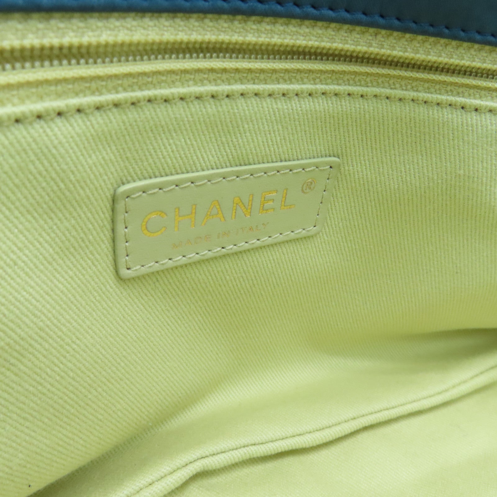 CHANEL 【激減優惠】牛皮皮革Chic Quilt Flap Bag金扣肩背袋藍色