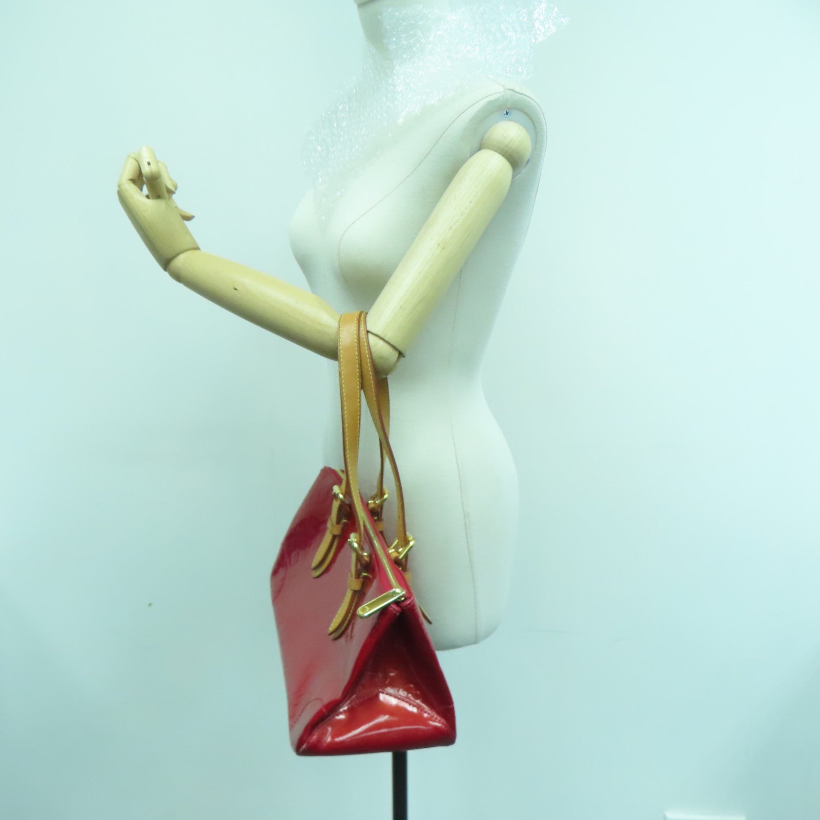 LOUIS VUITTON Mono-Vernis Rosewood Avenue Shoulder Bag金扣肩背袋红色