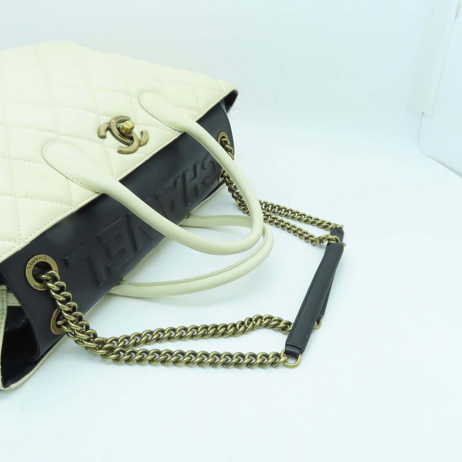 CHANEL 菱格牛皮皮革Shoulder Bag金扣肩背袋白色