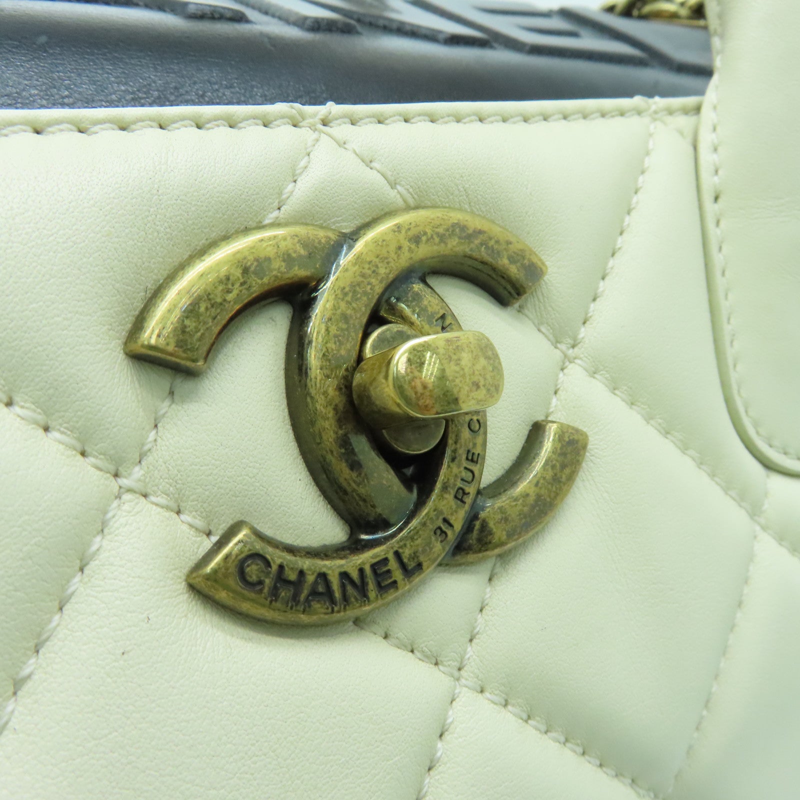 CHANEL 菱格牛皮皮革Shoulder Bag金扣肩背袋白色