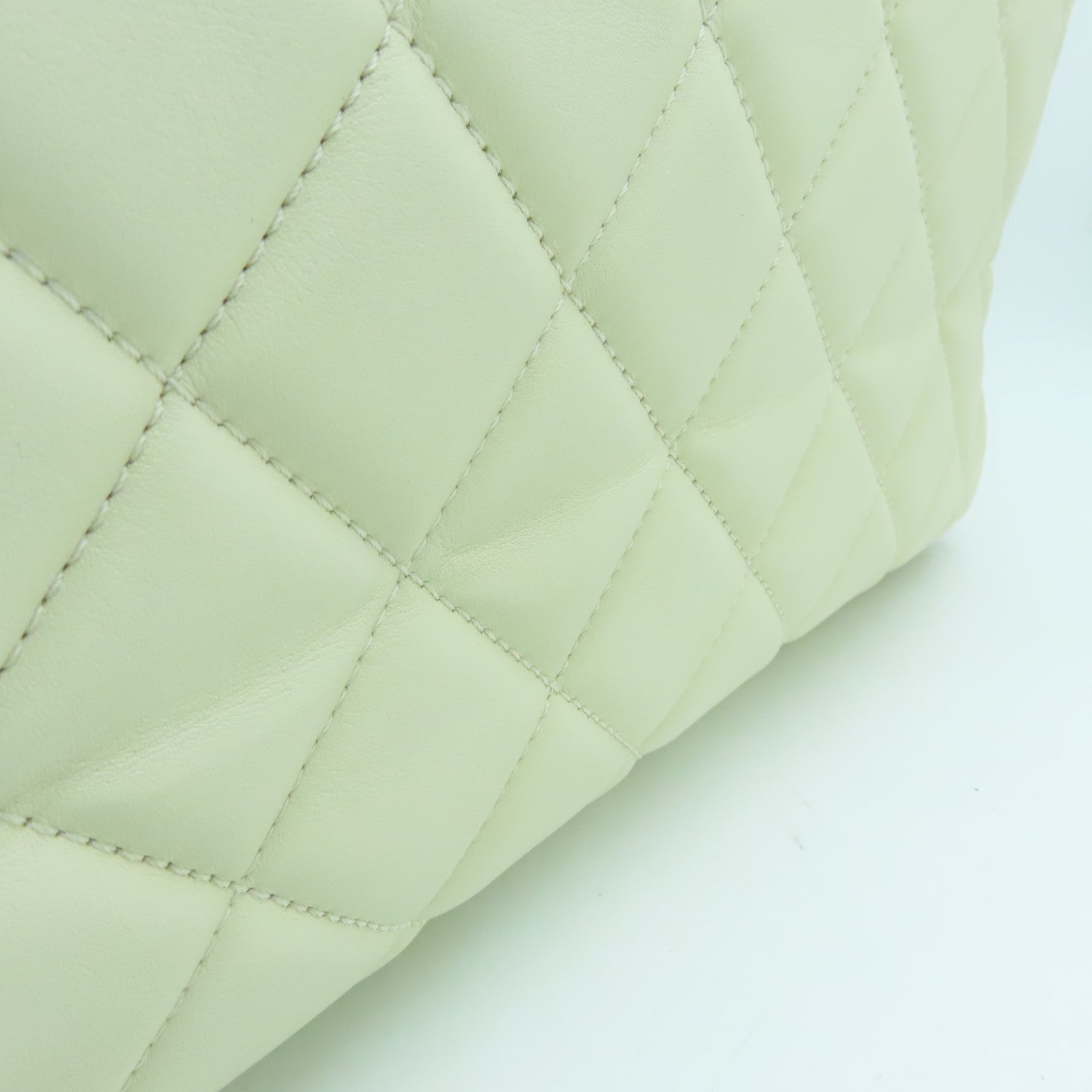 CHANEL 菱格牛皮皮革Shoulder Bag金扣肩背袋白色
