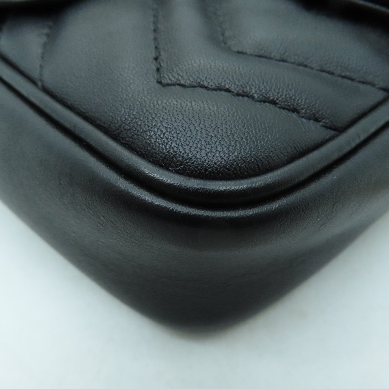 GUCCI 牛皮皮革GG Marmont金扣鏈帶肩背袋黑色