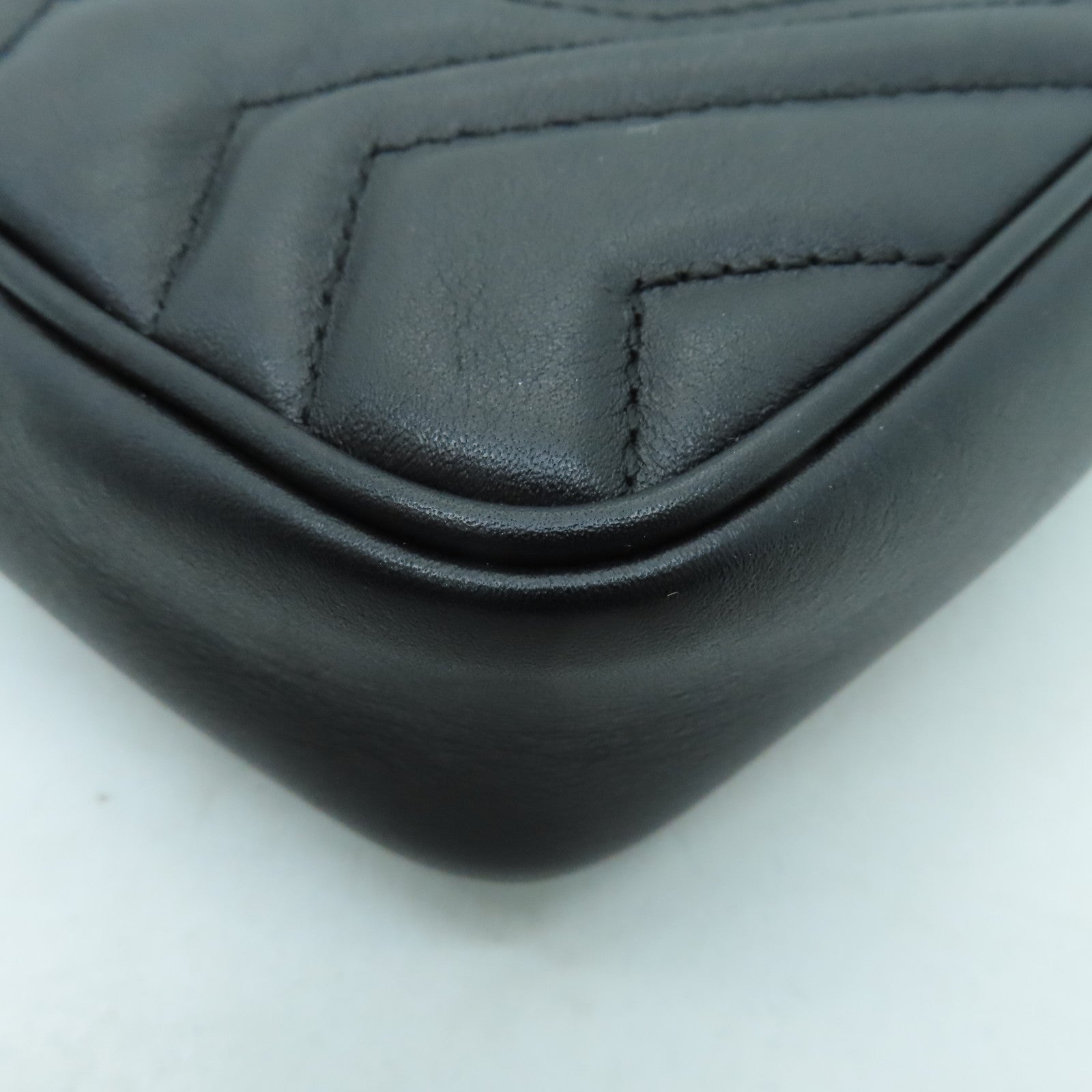 GUCCI 牛皮皮革GG Marmont金扣鏈帶肩背袋黑色