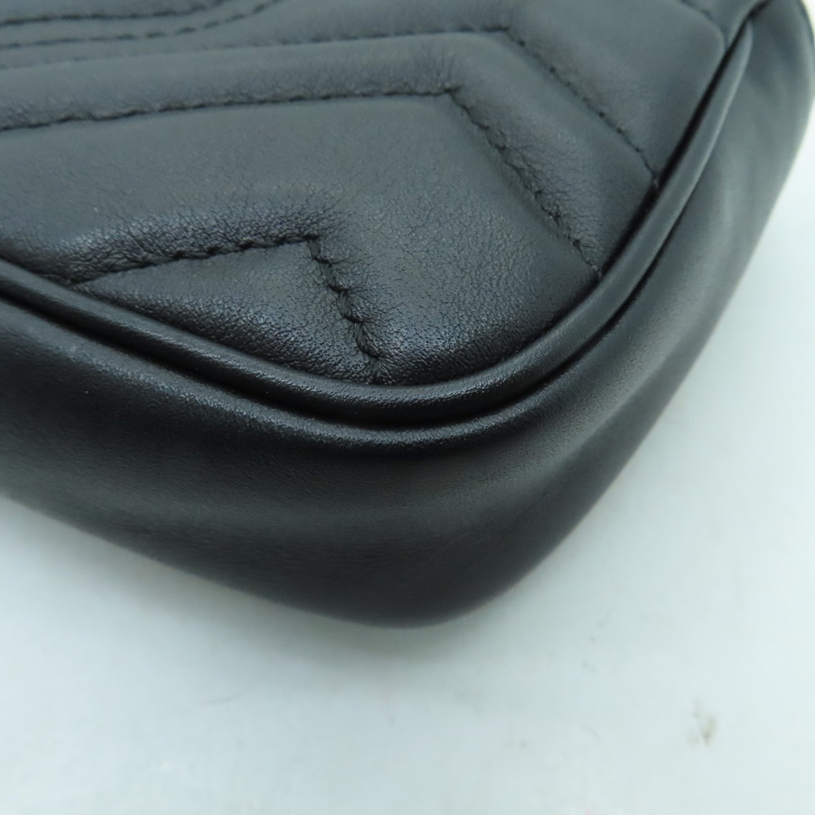 GUCCI 牛皮皮革GG Marmont金扣鏈帶肩背袋黑色