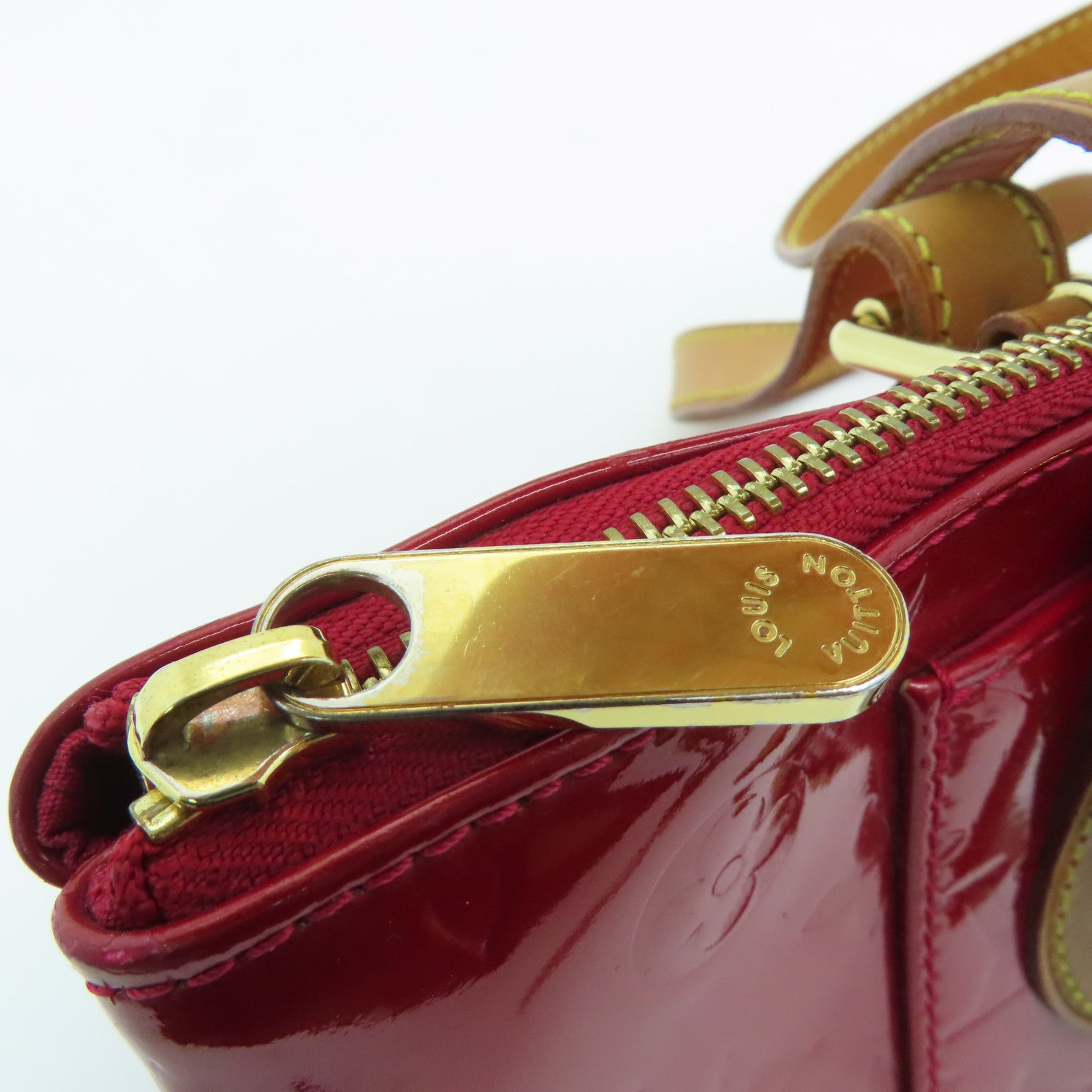 LOUIS VUITTON Mono-Vernis Rosewood Avenue Shoulder Bag金扣肩背袋红色