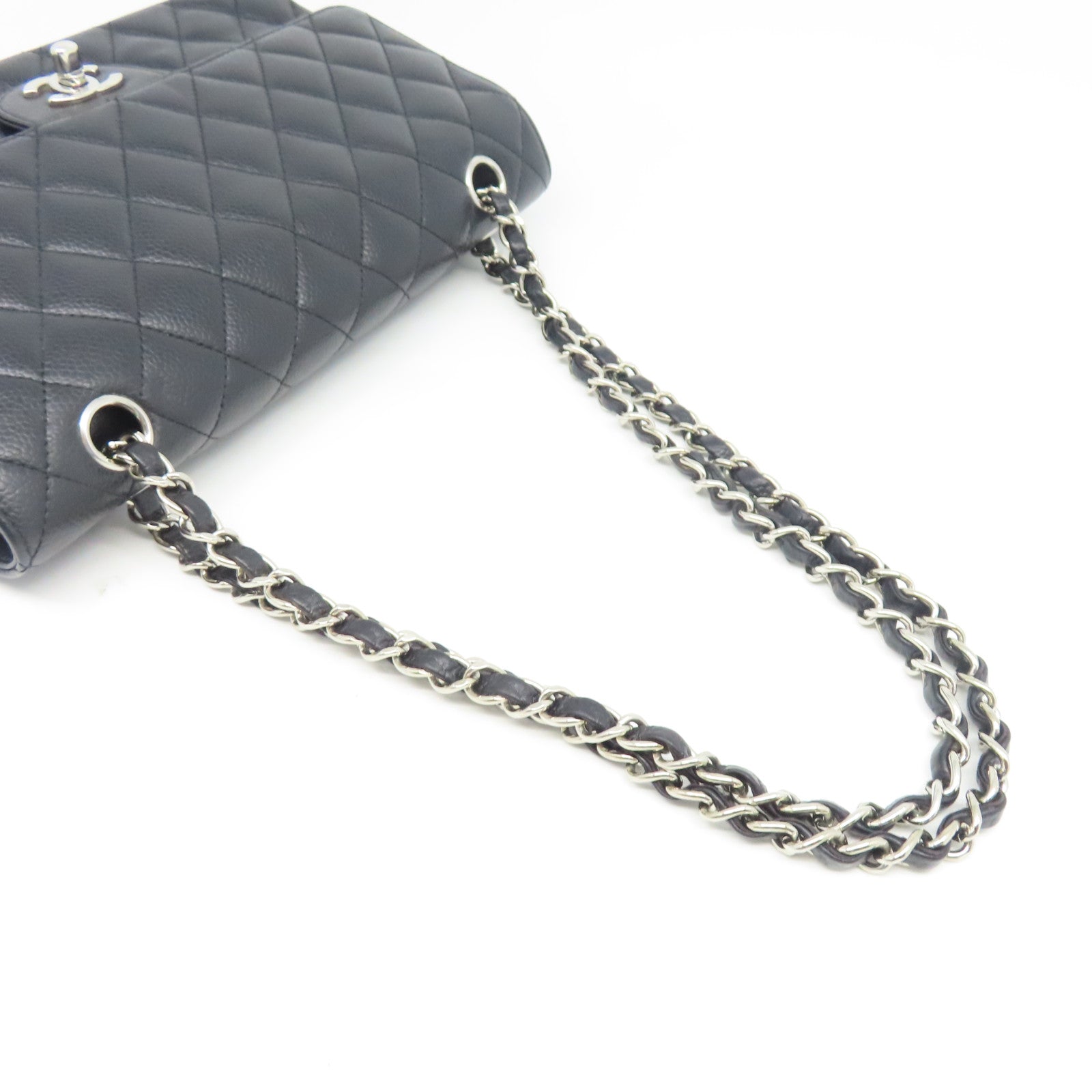 CHANEL 菱格Caviar皮革Classic 25cm銀扣鏈帶肩背袋黑色