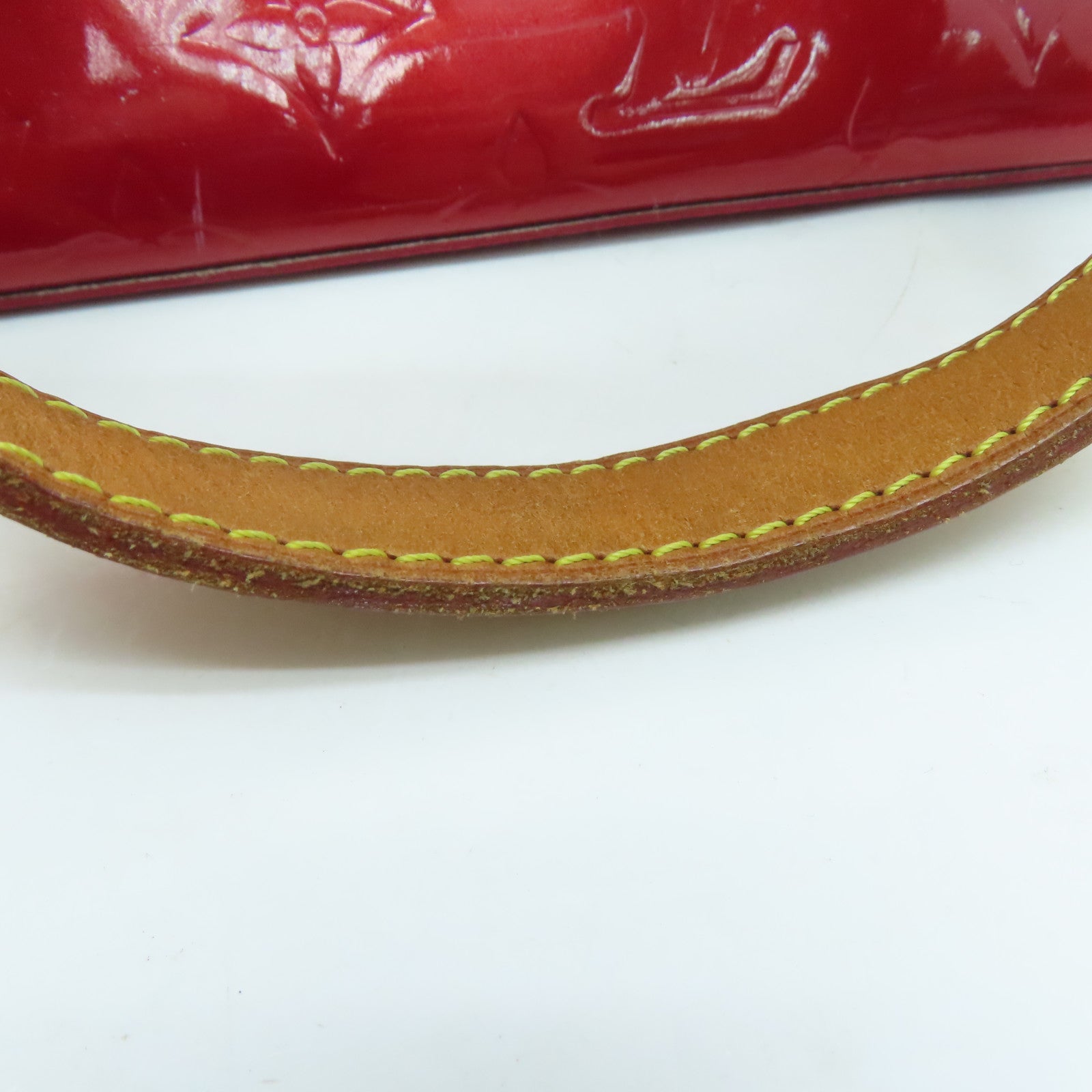 LOUIS VUITTON Mono-Vernis Rosewood Avenue Shoulder Bag金扣肩背袋红色
