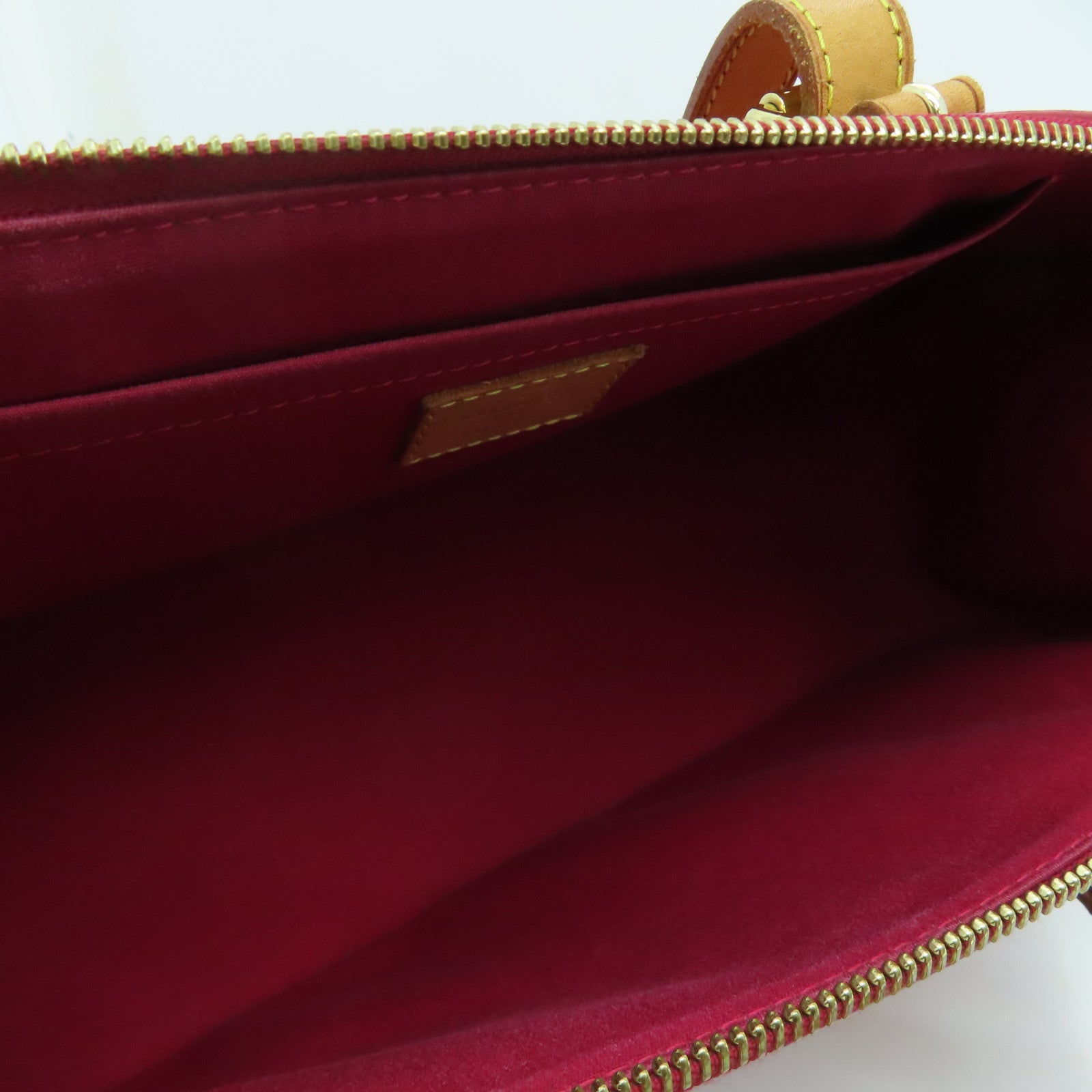 LOUIS VUITTON Mono-Vernis Rosewood Avenue Shoulder Bag金扣肩背袋红色