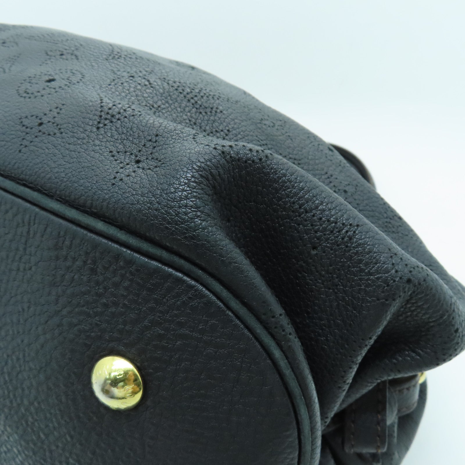 LOUIS VUITTON 牛皮皮革Mahina金扣手挽肩背兩用袋黑色