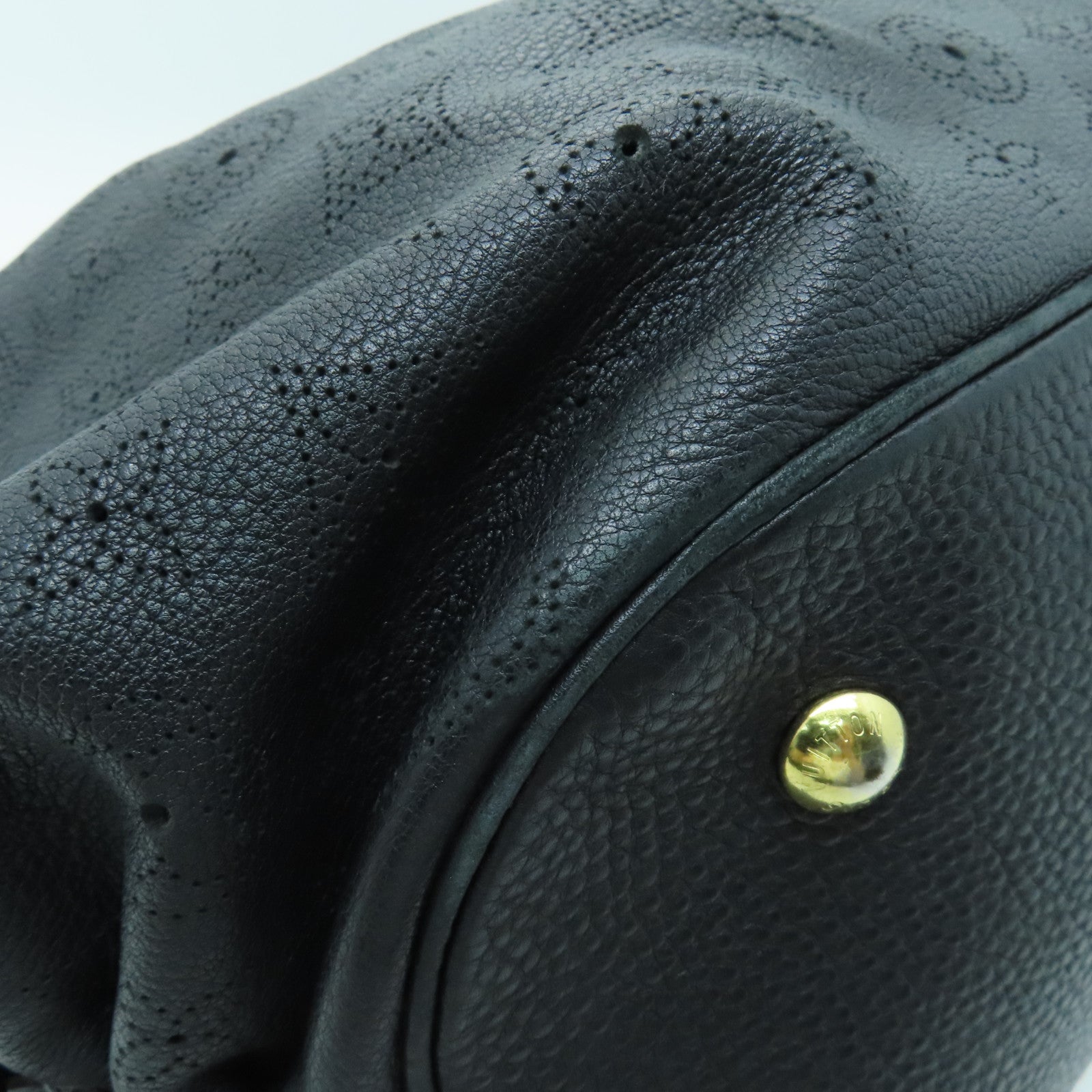 LOUIS VUITTON 牛皮皮革Mahina金扣手挽肩背兩用袋黑色