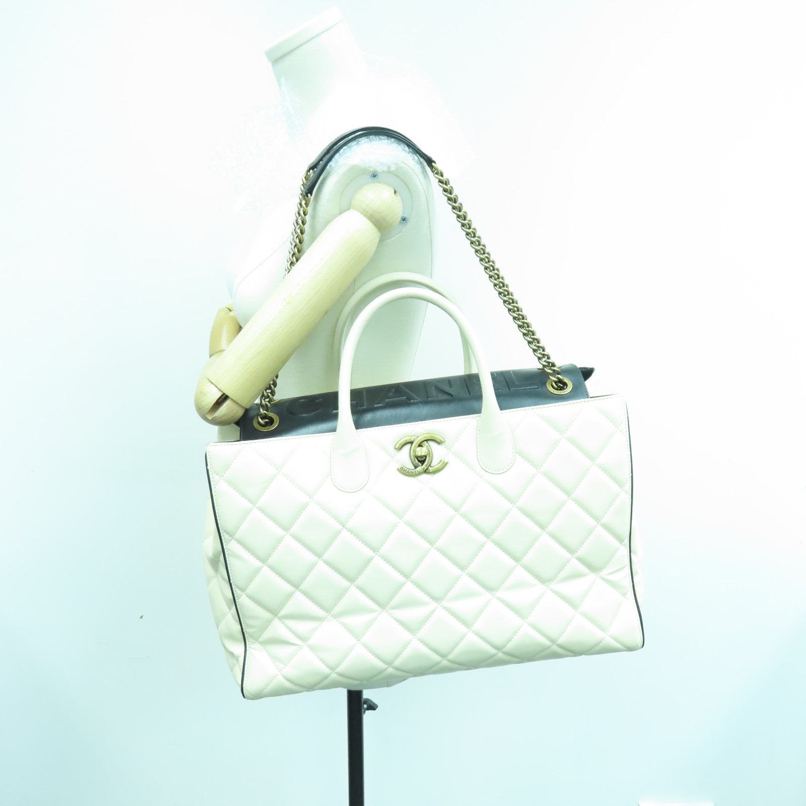 CHANEL 菱格牛皮皮革Shoulder Bag金扣肩背袋白色
