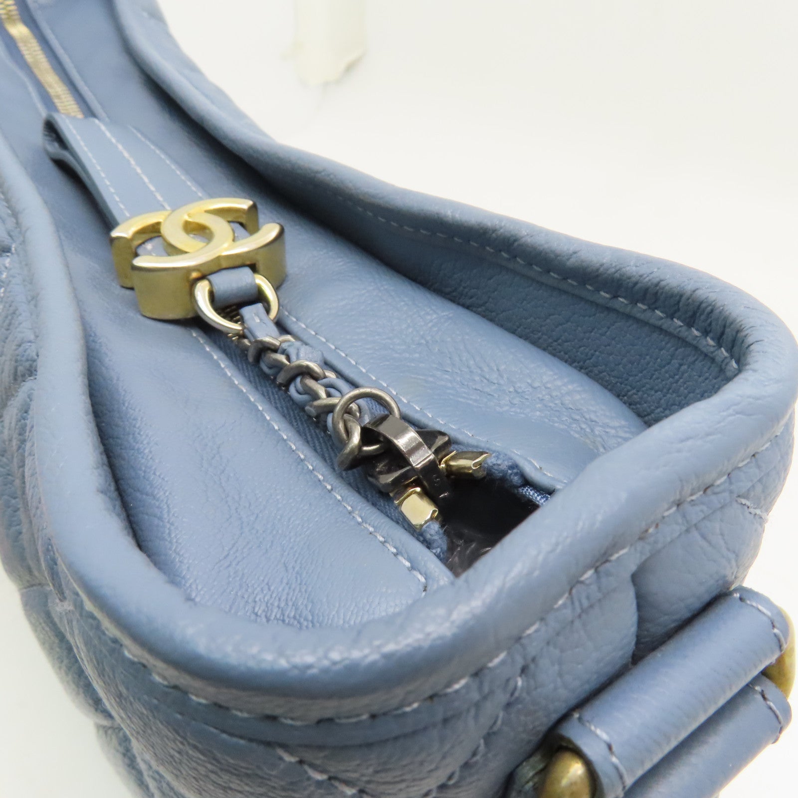 CHANEL rhombic cowhide leather Gabrielle gold buckle / silver buckle chain shoulder bag light blue
