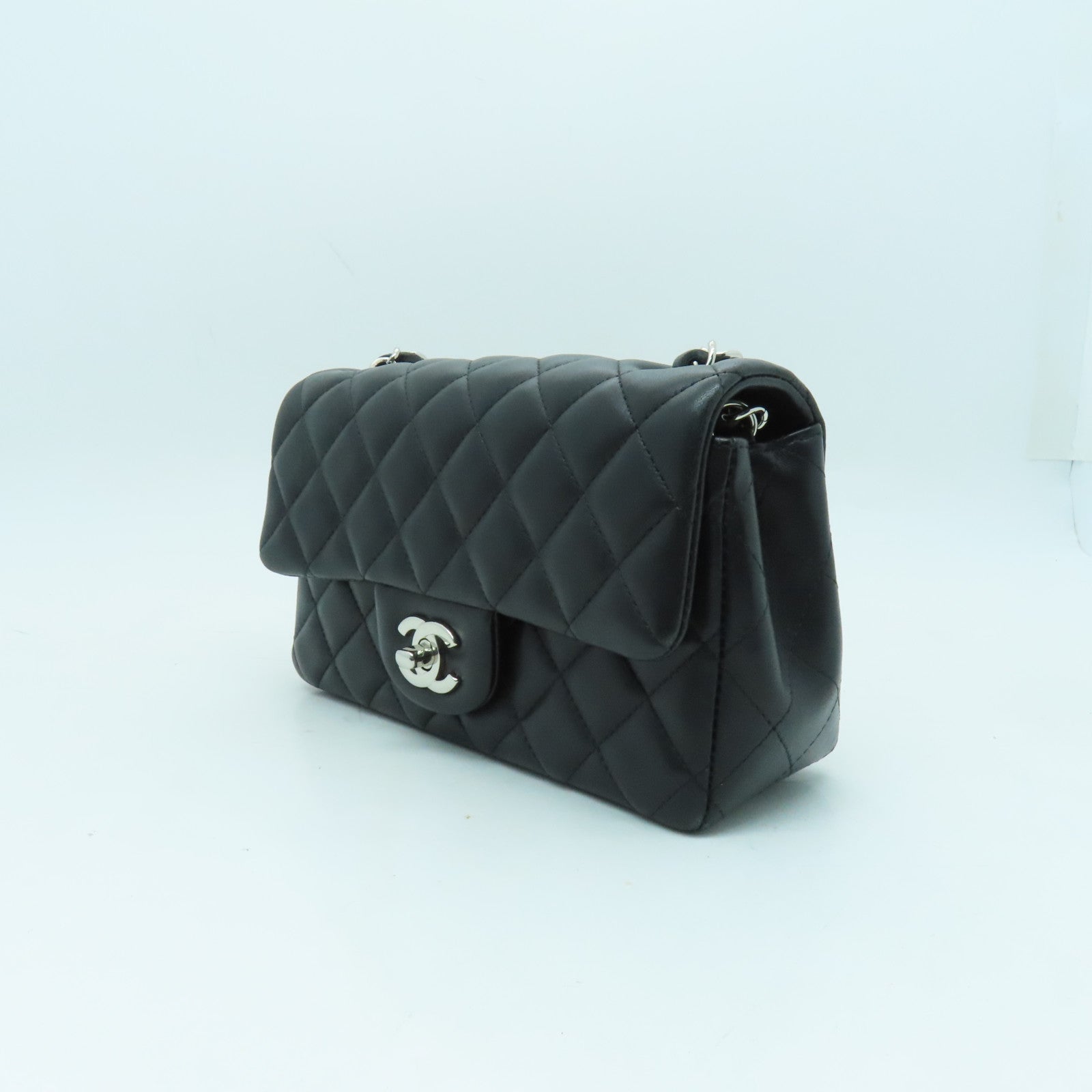 CHANEL 菱格羊皮皮革Classic 20cm銀扣鏈帶肩背袋黑色