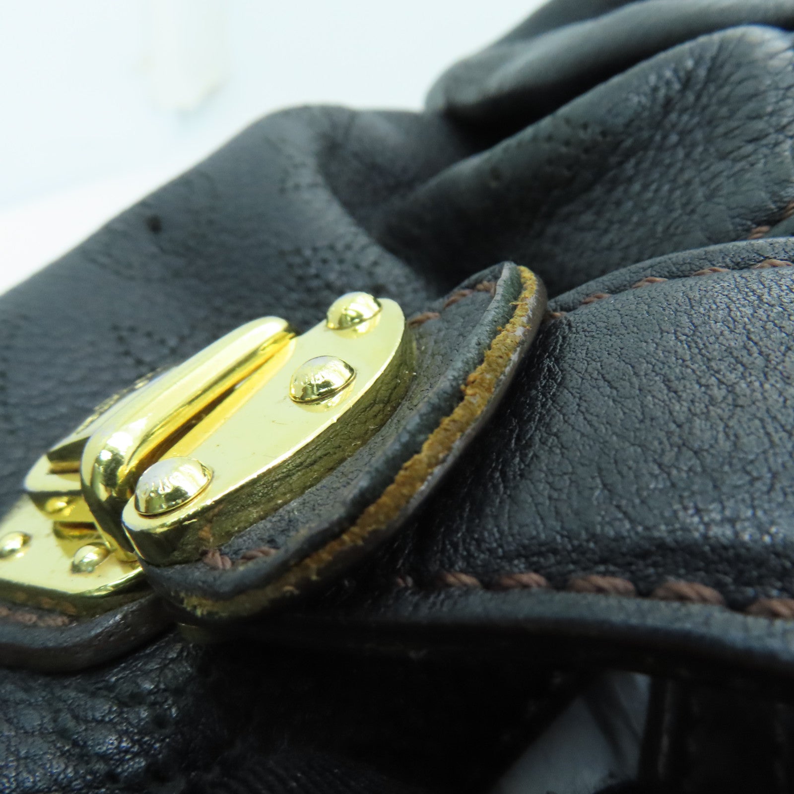 LOUIS VUITTON 牛皮皮革Mahina金扣手挽肩背兩用袋黑色