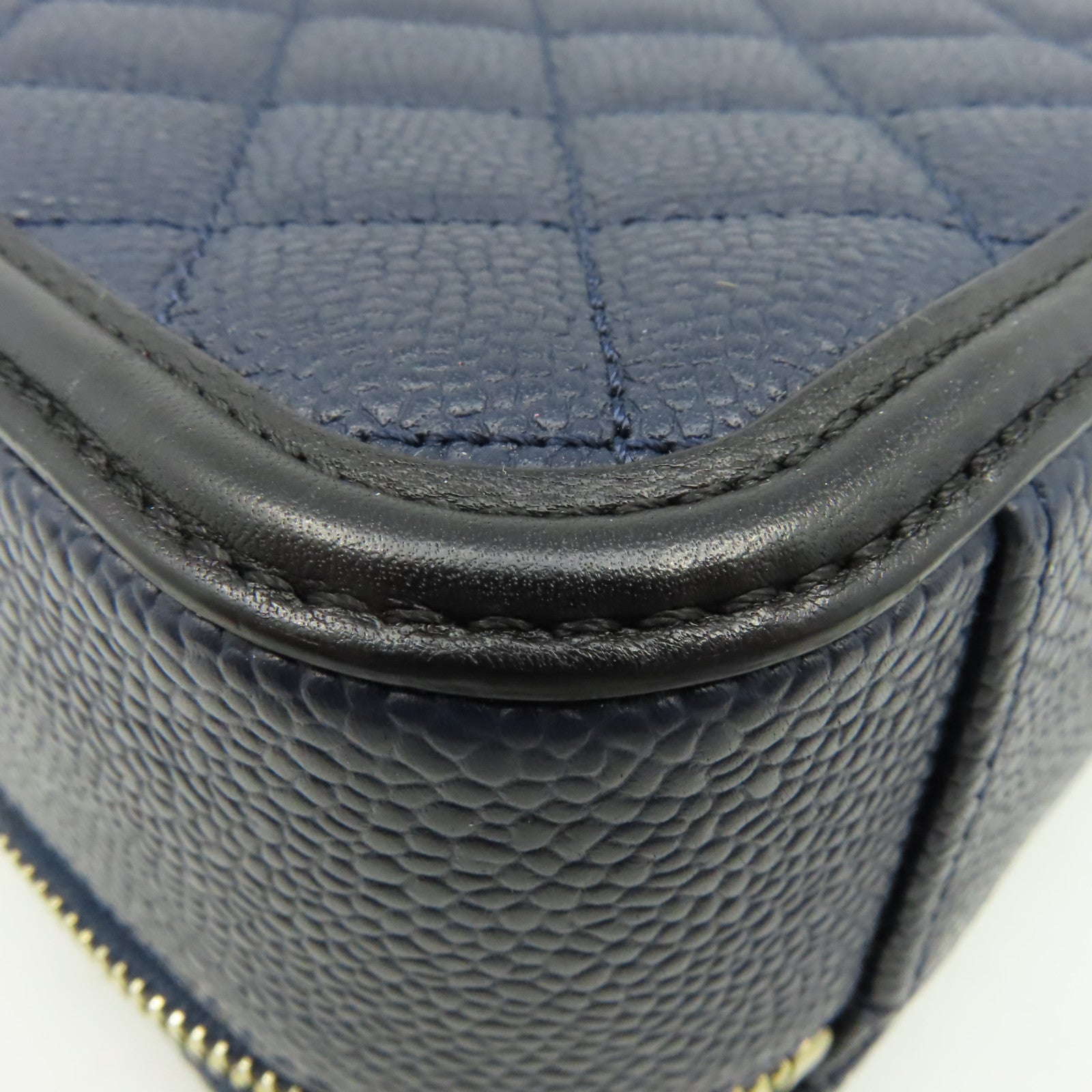 CHANEL 菱格Caviar皮革Vanity Case Chain Shoulder Bag金扣鏈帶手挽肩背兩用袋寶藍色