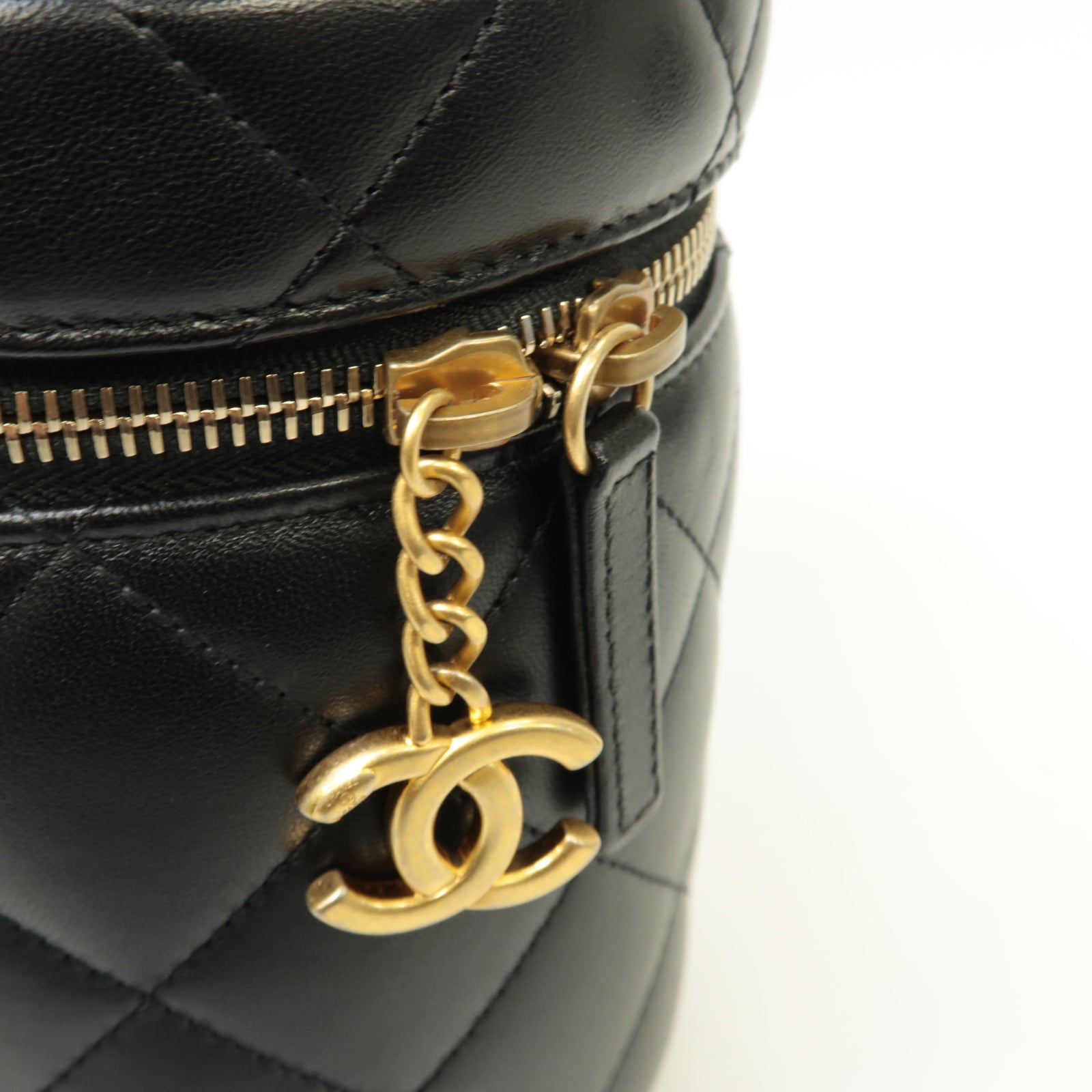CHANEL 菱格羊皮皮革Vanity Case金扣鏈帶肩背袋黒色