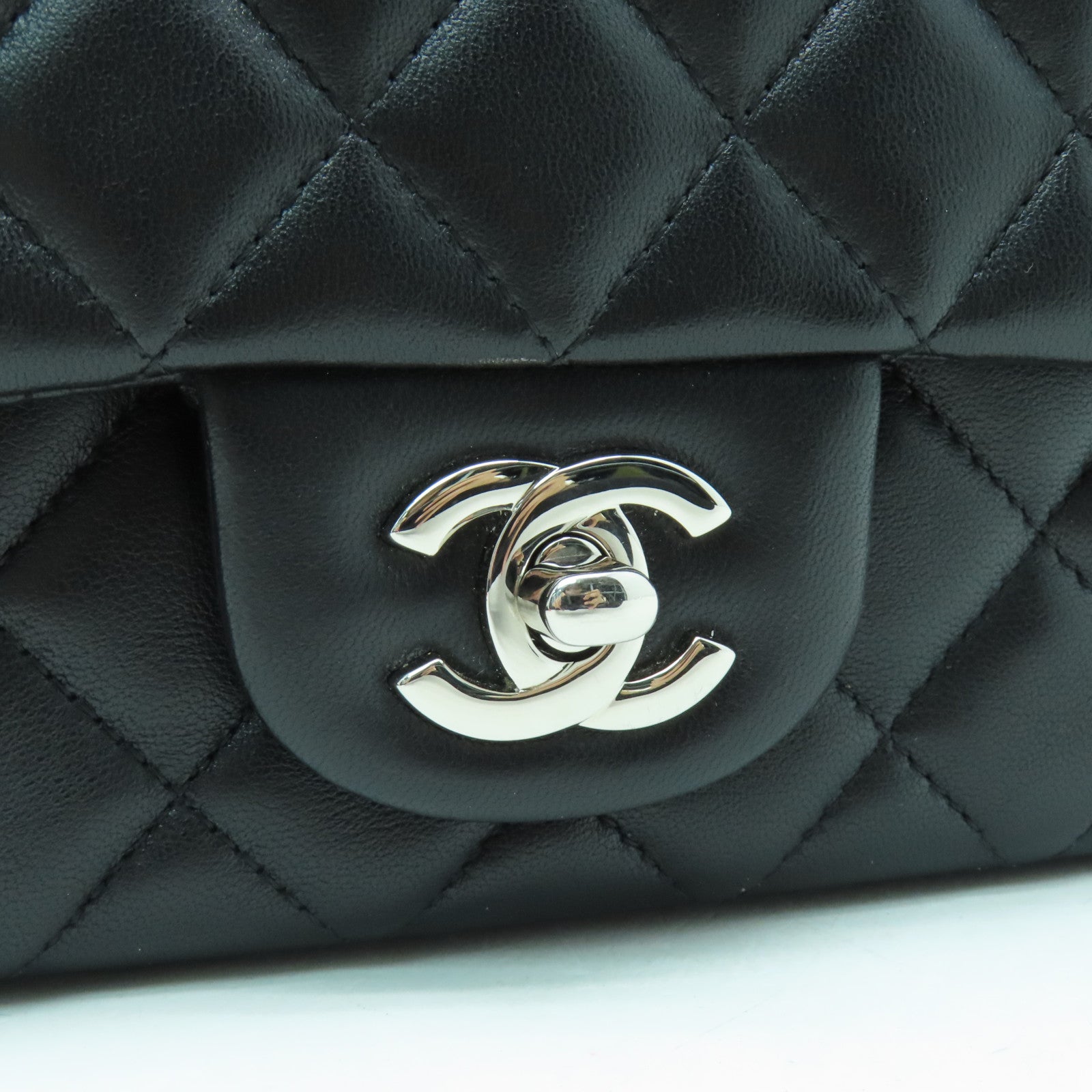 CHANEL 菱格羊皮皮革Classic 20cm銀扣鏈帶肩背袋黑色