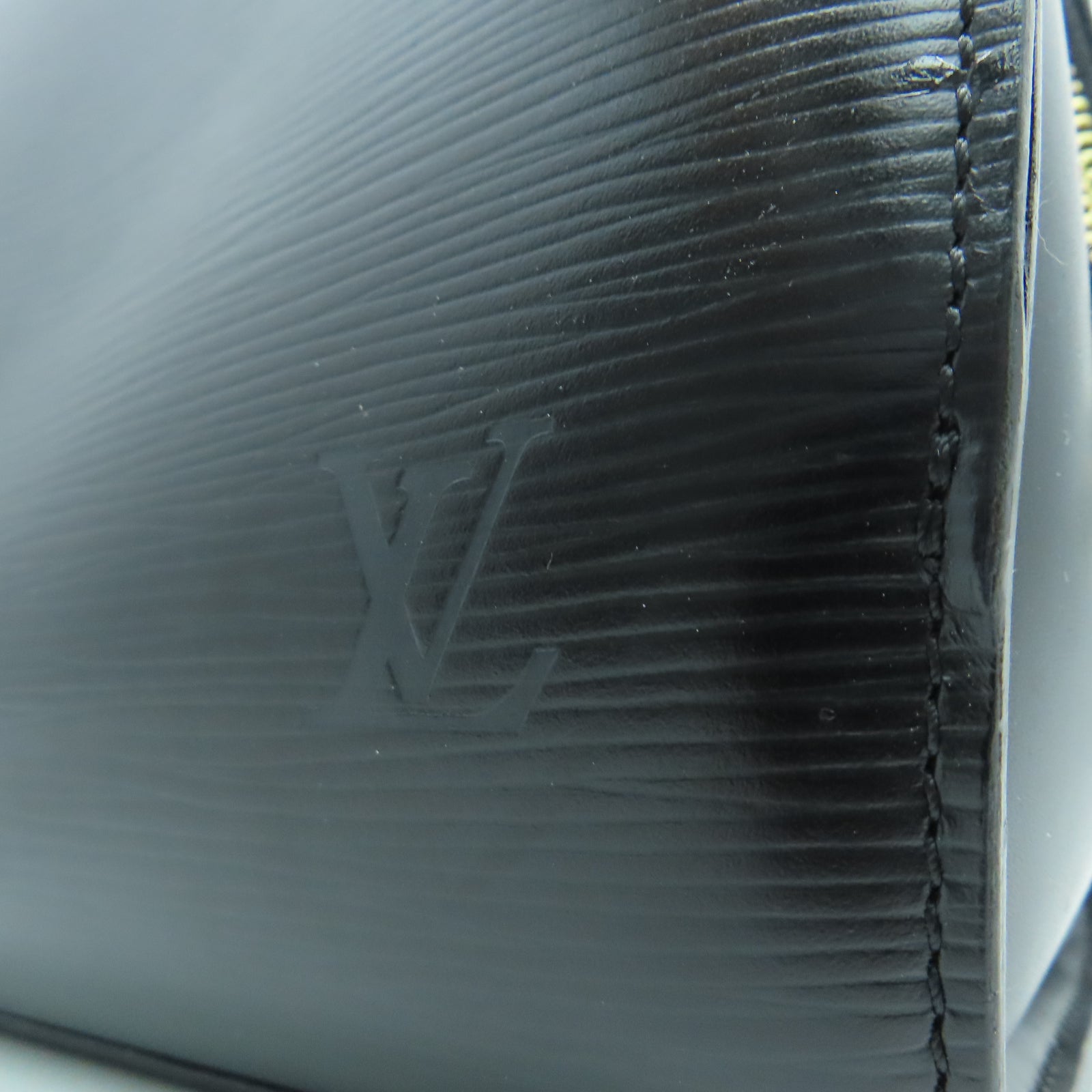 LOUIS VUITTON Epi皮革Pont Neuf金扣手挽袋黑色