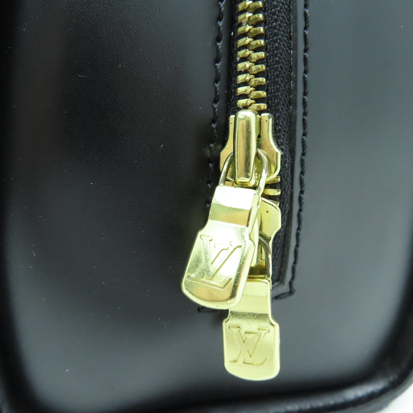 LOUIS VUITTON Epi皮革Pont Neuf金扣手挽袋黑色